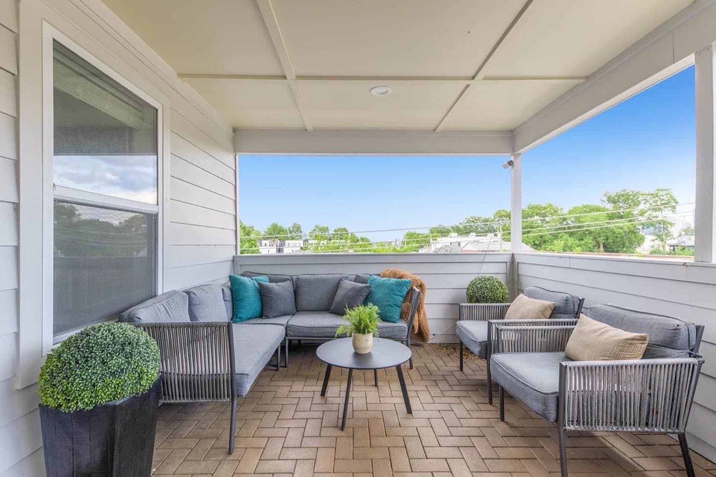 Executive furnished apartment