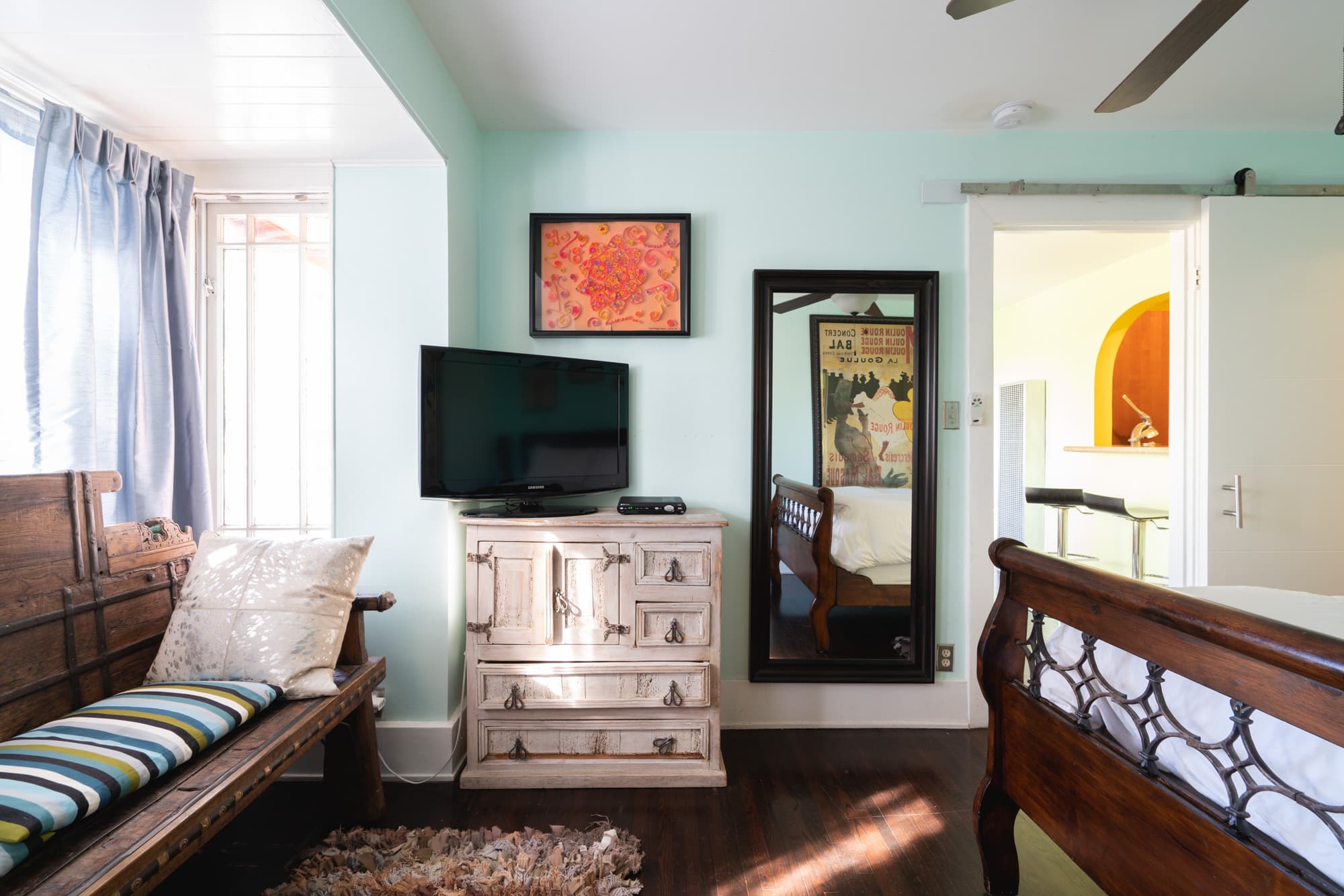 Los Feliz, Los Angeles — Luxury furnished apartment in Los Feliz, Los Angeles