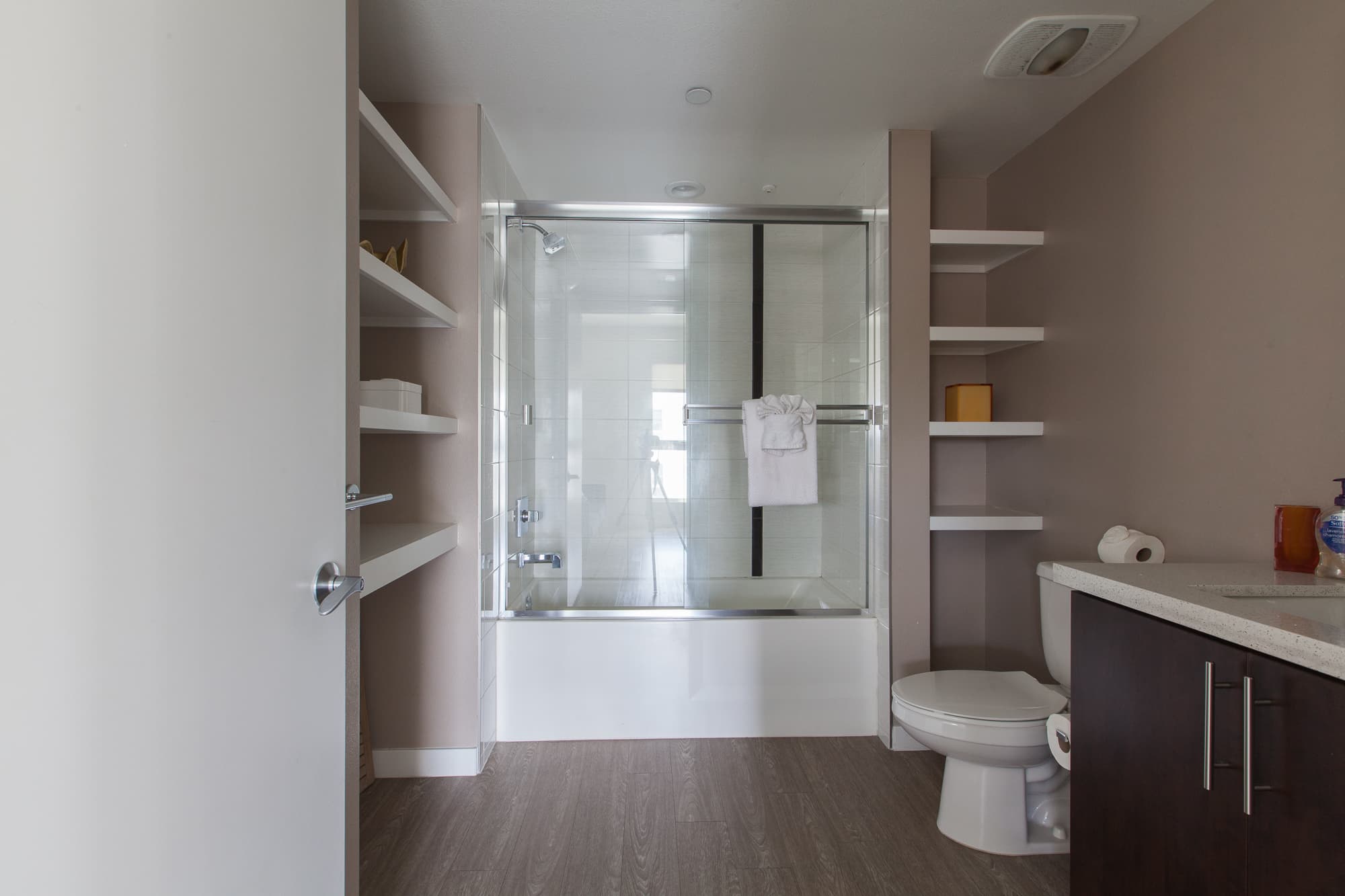 Miracle Mile & La Brea, Los Angeles — Luxury furnished apartment in Miracle Mile & La Brea, Los Angeles