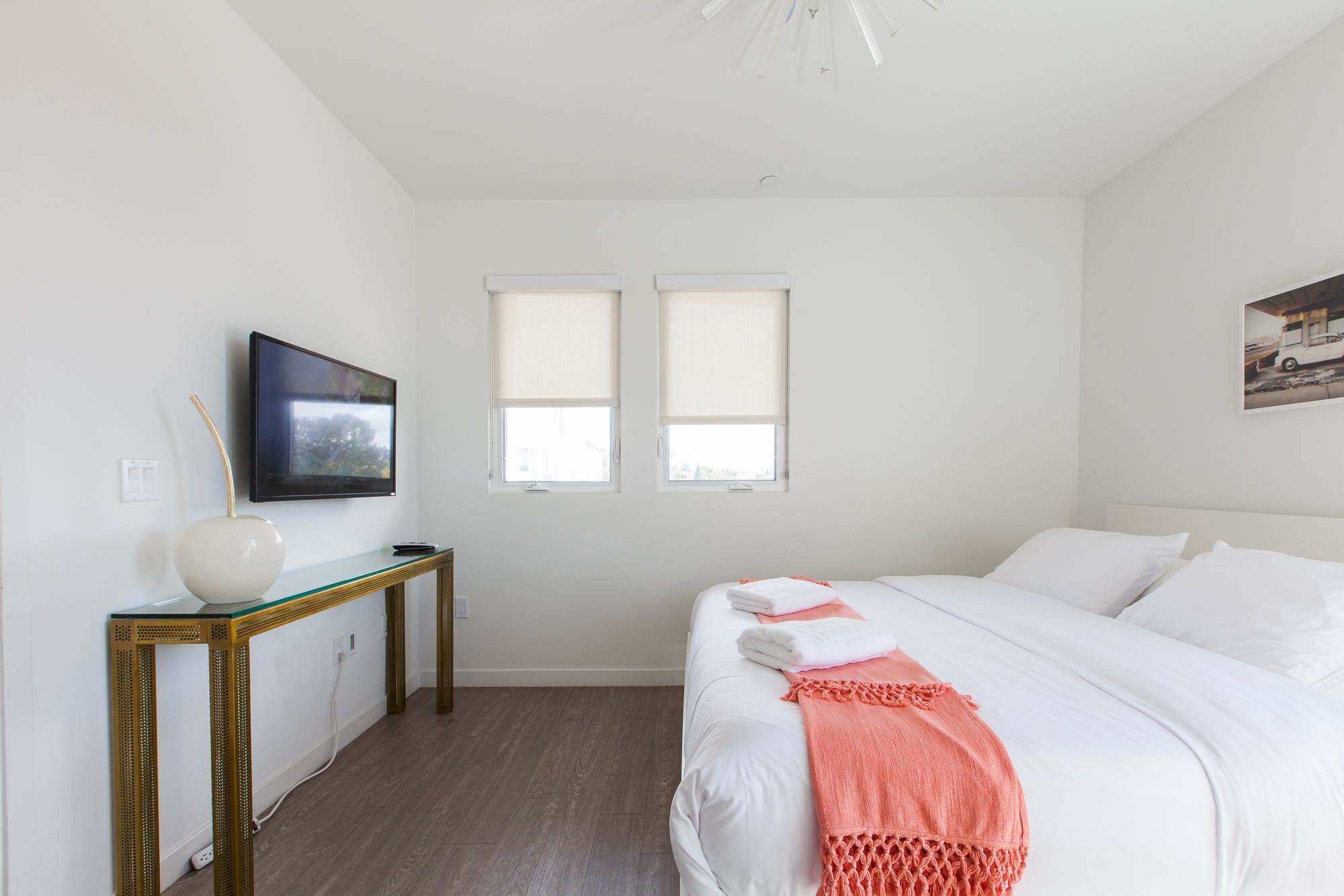 Miracle Mile & La Brea, Los Angeles — Luxury furnished apartment in Miracle Mile & La Brea, Los Angeles