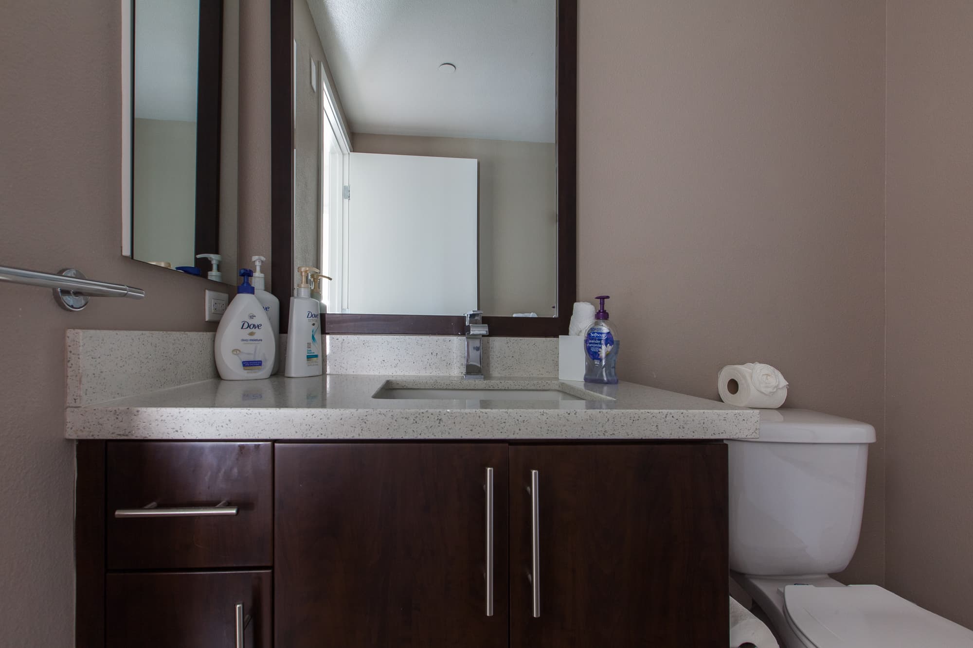 Miracle Mile & La Brea, Los Angeles — Luxury furnished apartment in Miracle Mile & La Brea, Los Angeles