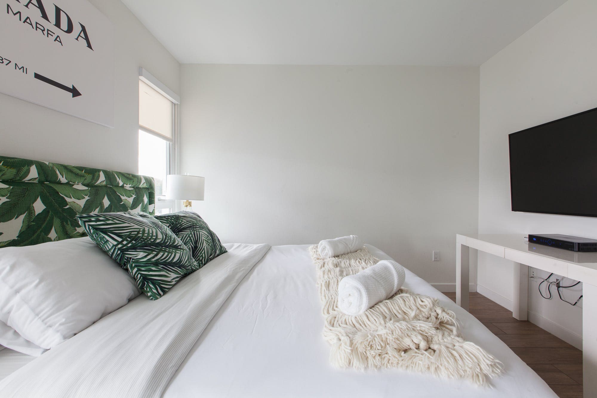 Miracle Mile & La Brea, Los Angeles — Luxury furnished apartment in Miracle Mile & La Brea, Los Angeles