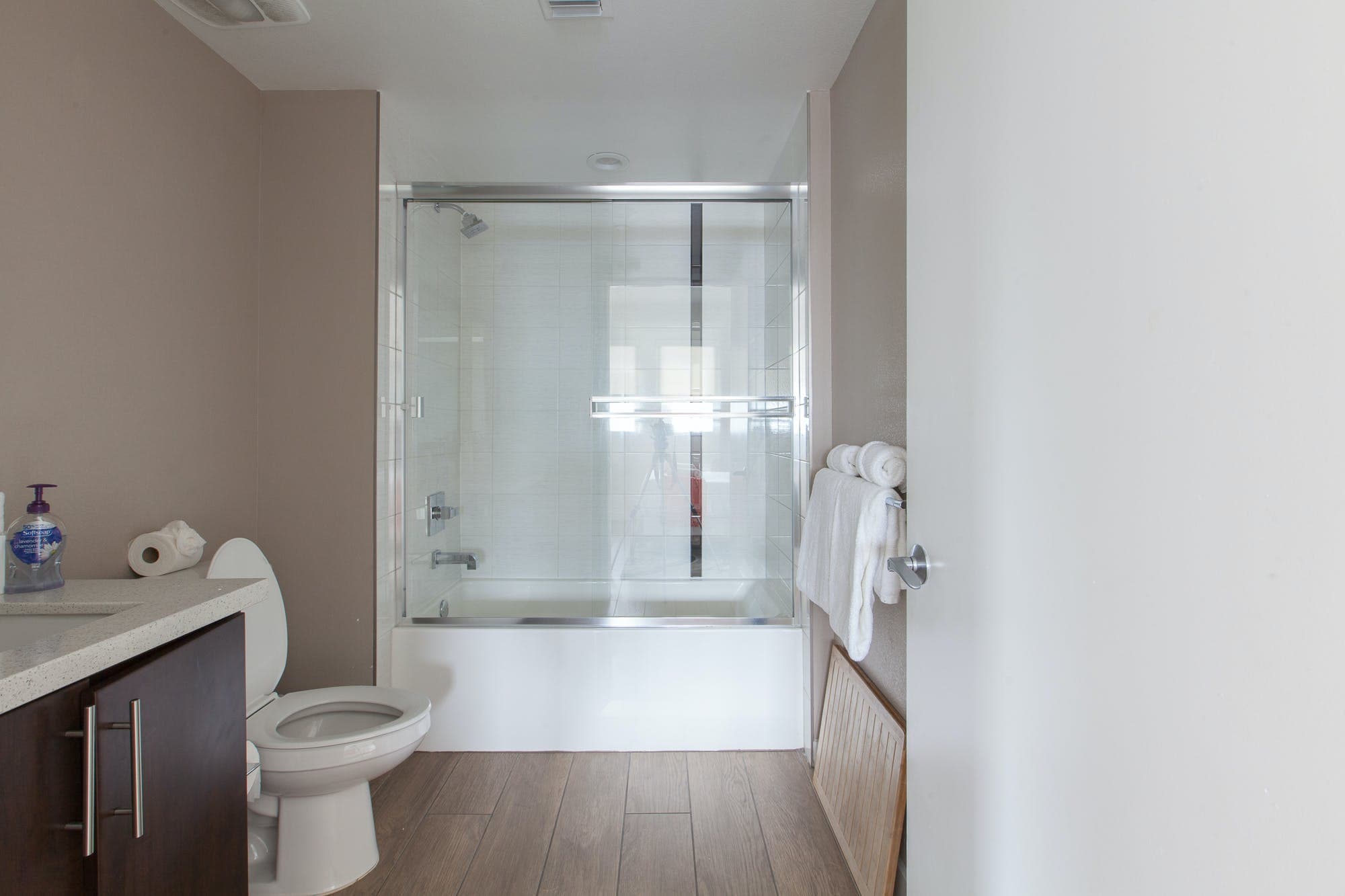 Miracle Mile & La Brea, Los Angeles — Luxury furnished apartment in Miracle Mile & La Brea, Los Angeles