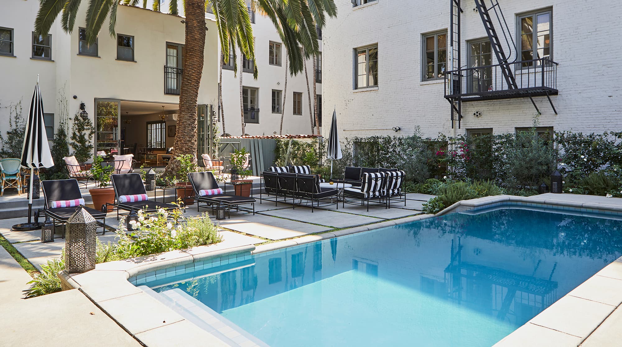Franklin Village, Los Angeles — Luxury furnished apartment in Franklin Village, Los Angeles