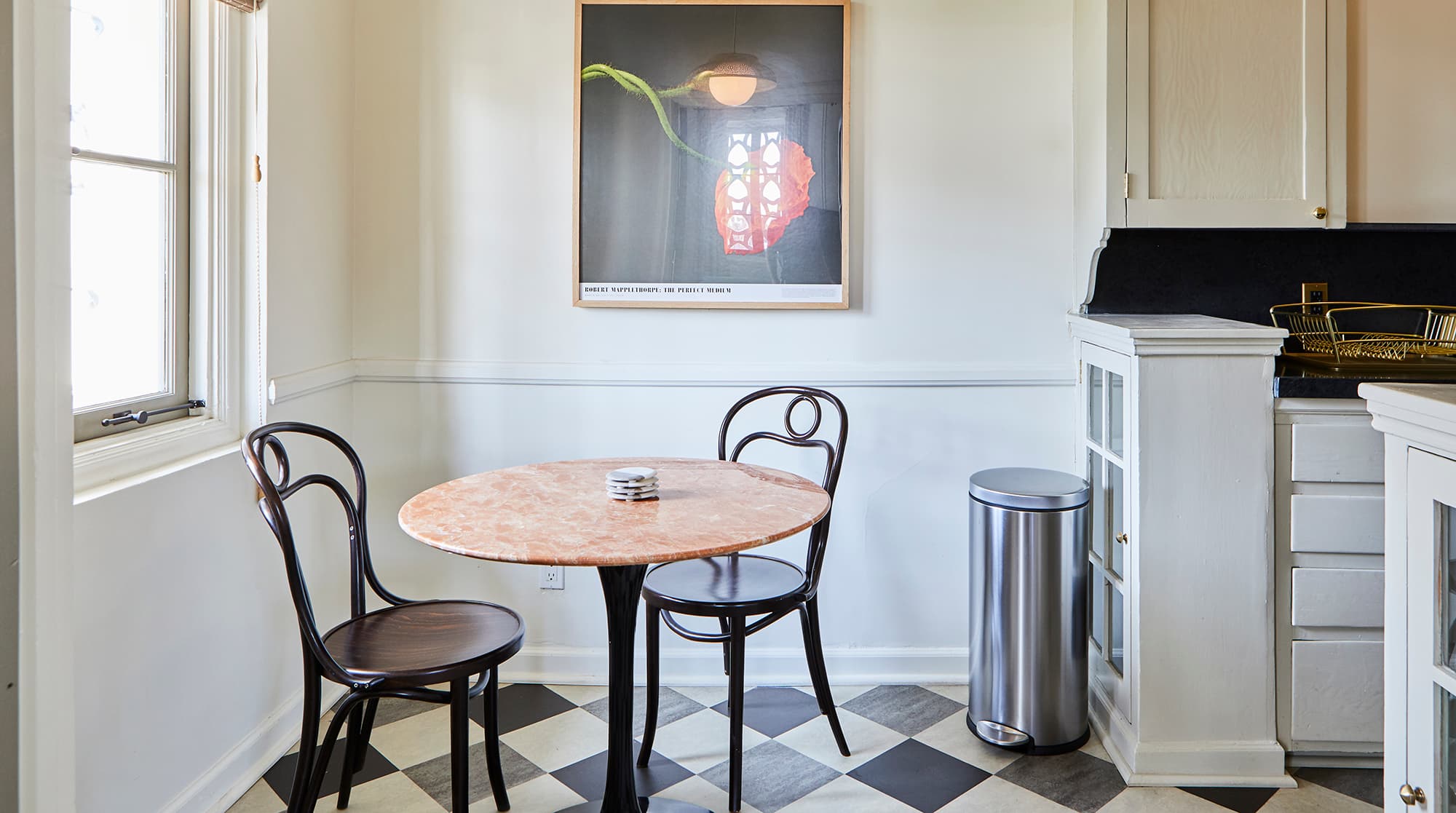 Franklin Village, Los Angeles — Luxury furnished apartment in Franklin Village, Los Angeles