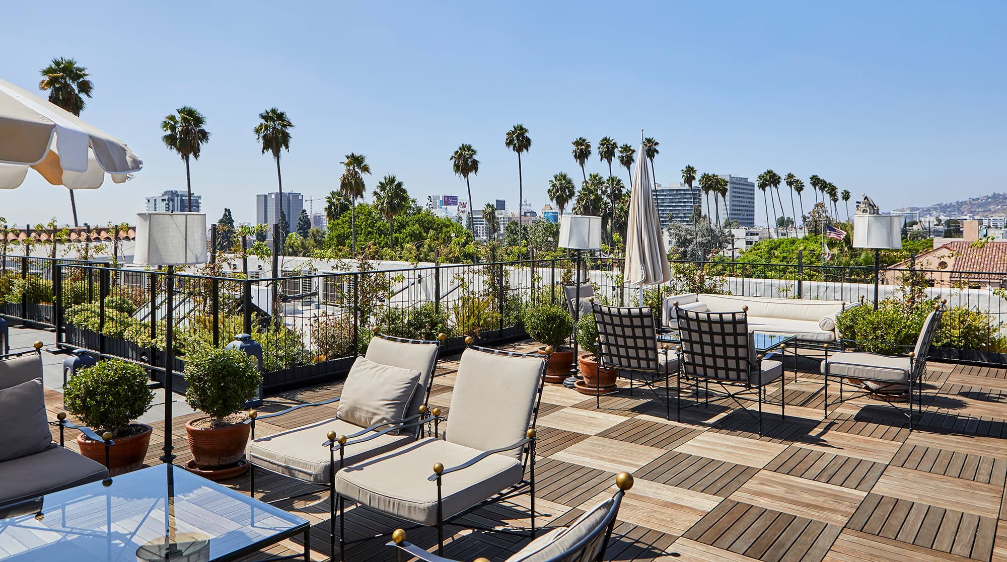 Franklin Village, Los Angeles — Luxury furnished apartment in Franklin Village, Los Angeles