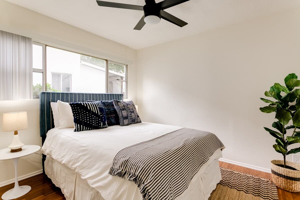 Franklin Village, Los Angeles — Luxury furnished apartment in Franklin Village, Los Angeles