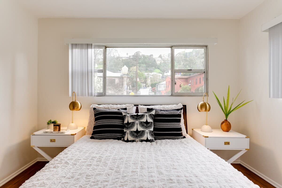 Franklin Village, Los Angeles — Luxury furnished apartment in Franklin Village, Los Angeles