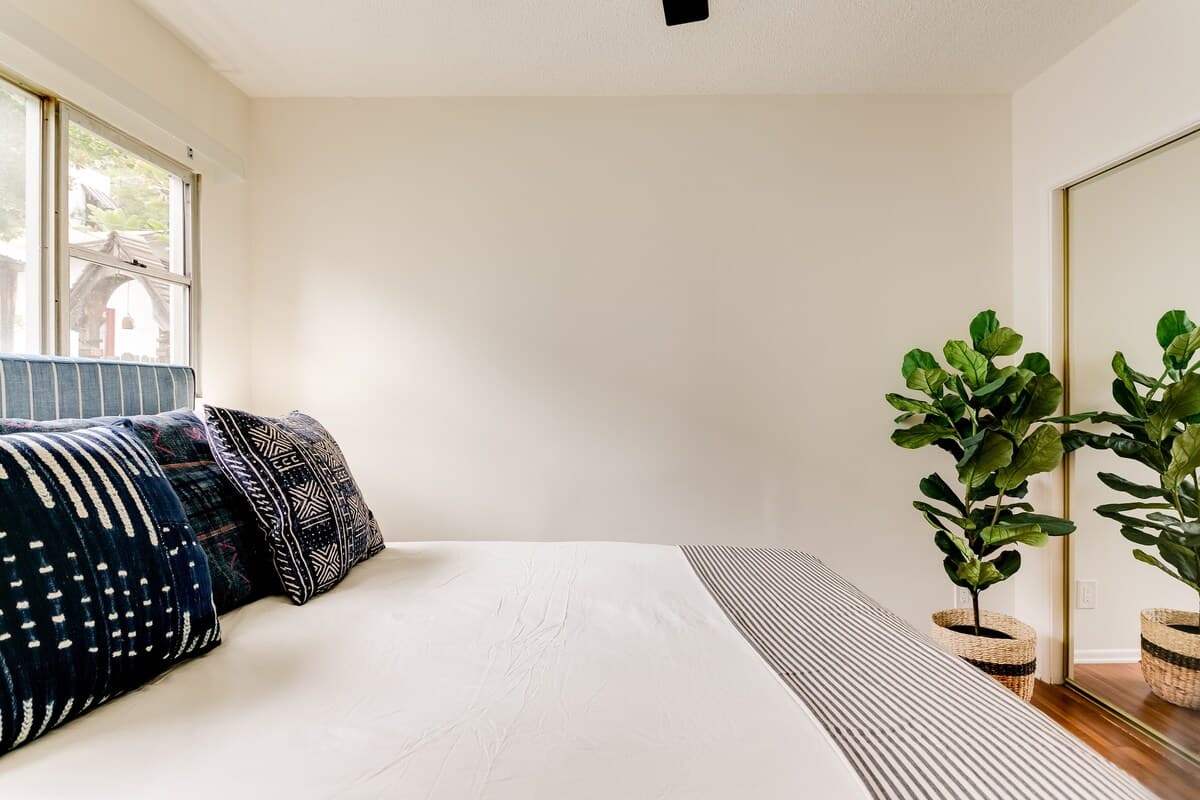 Franklin Village, Los Angeles — Luxury furnished apartment in Franklin Village, Los Angeles