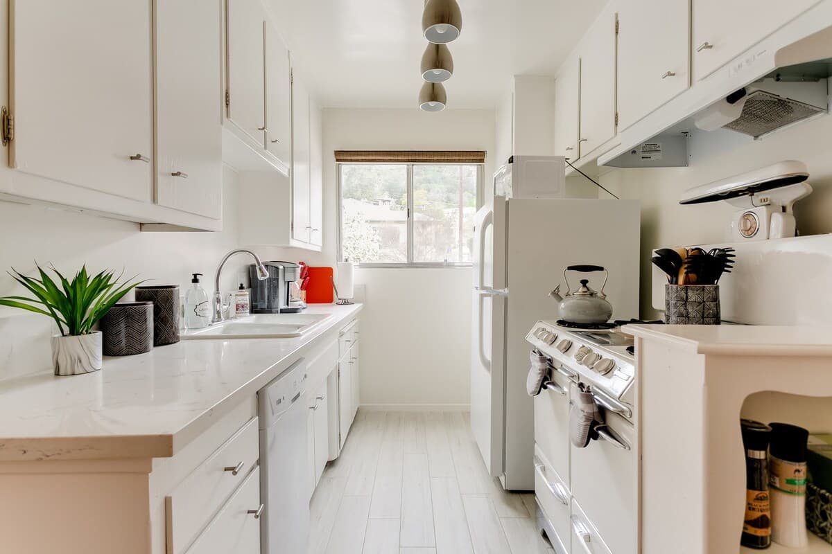 Franklin Village, Los Angeles — Luxury furnished apartment in Franklin Village, Los Angeles