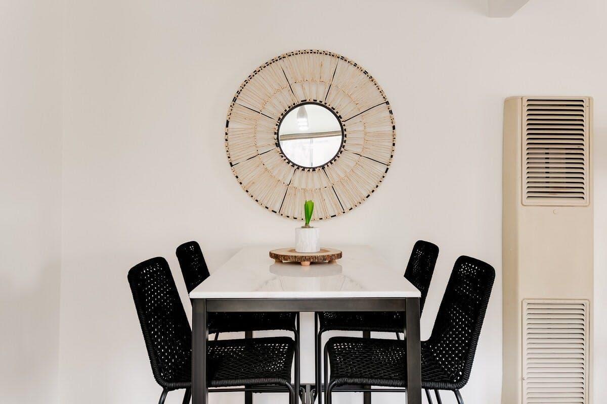 Franklin Village, Los Angeles — Luxury furnished apartment in Franklin Village, Los Angeles