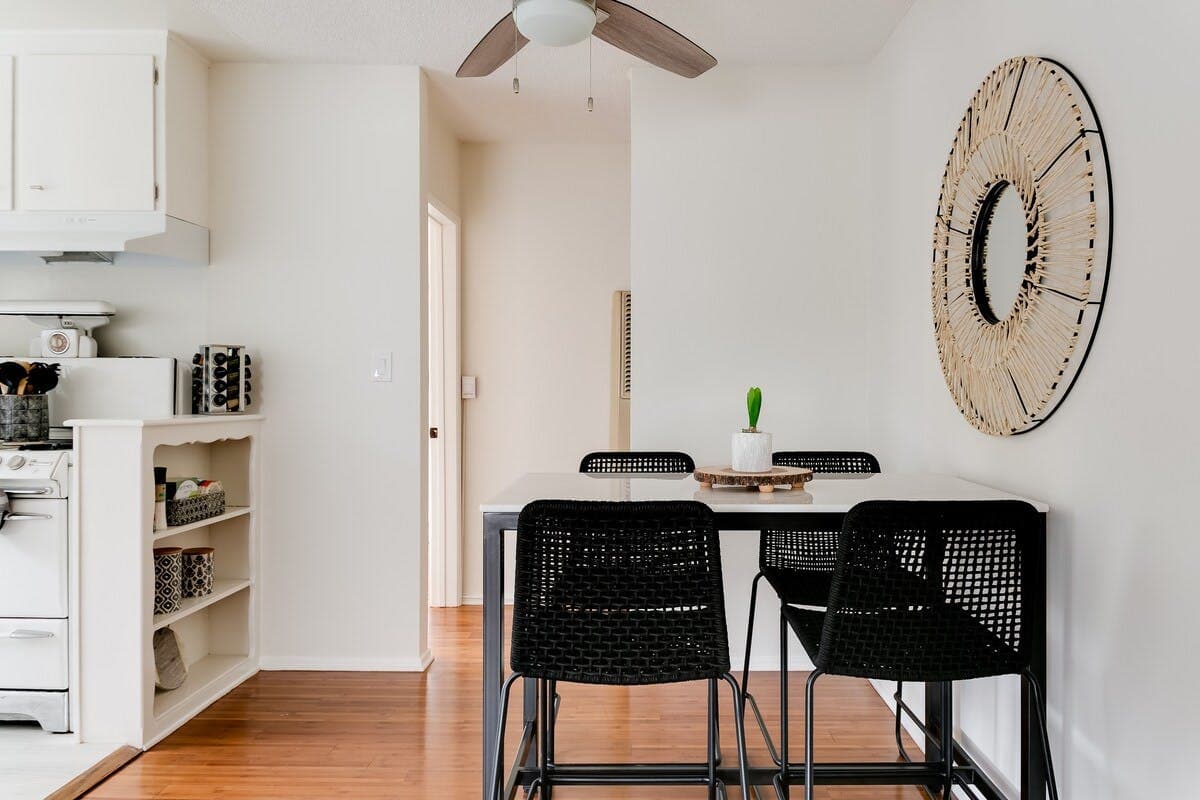 Franklin Village, Los Angeles — Luxury furnished apartment in Franklin Village, Los Angeles