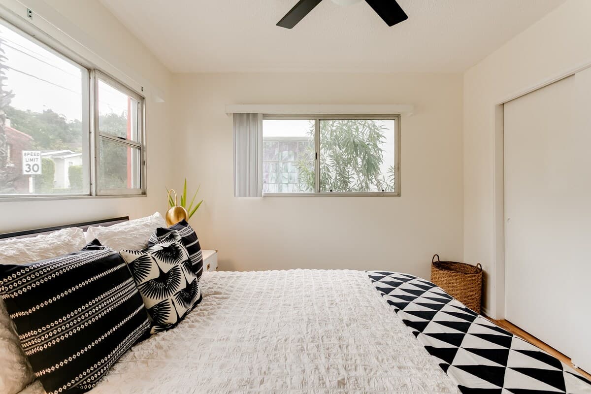 Franklin Village, Los Angeles — Luxury furnished apartment in Franklin Village, Los Angeles