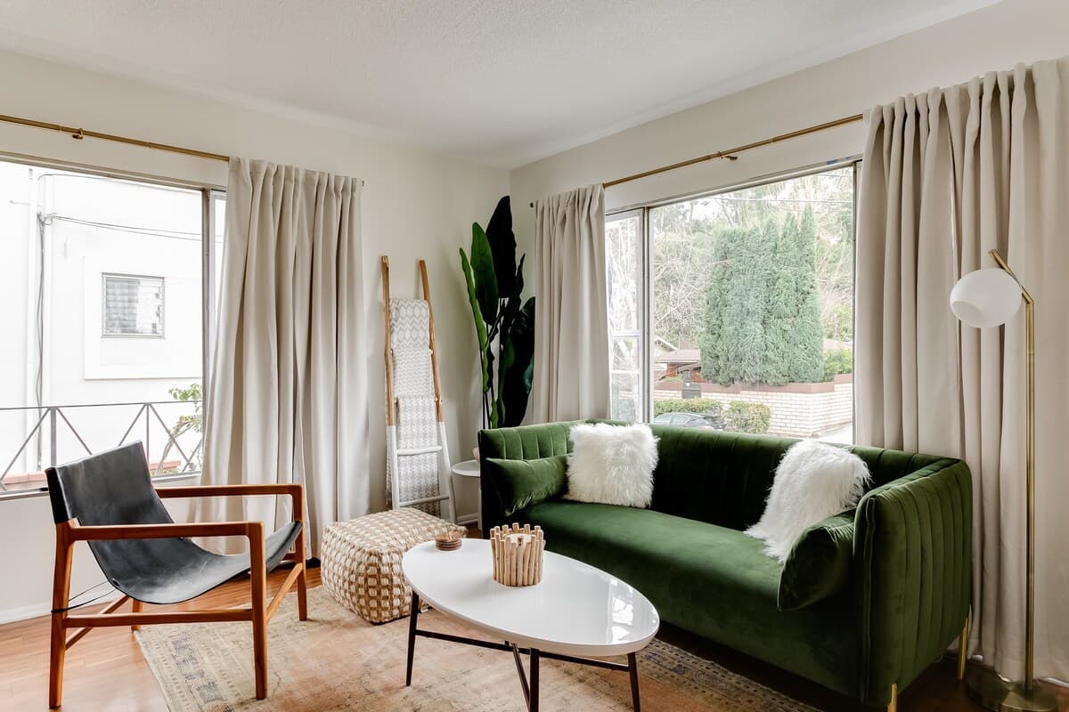 Franklin Village, Los Angeles — Luxury furnished apartment in Franklin Village, Los Angeles