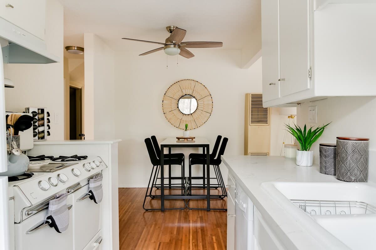 Franklin Village, Los Angeles — Luxury furnished apartment in Franklin Village, Los Angeles