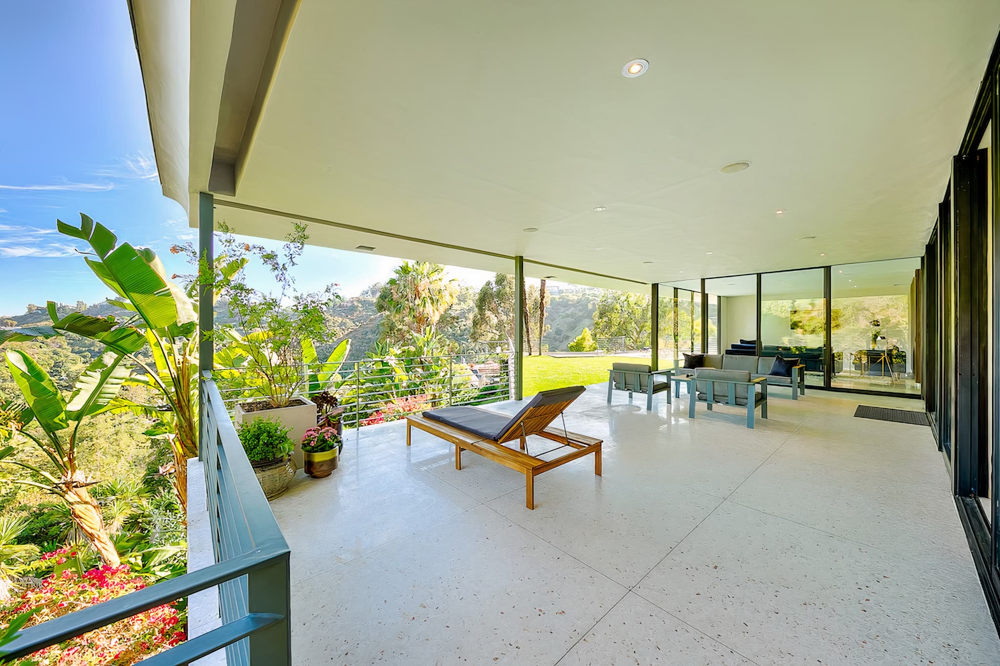 Bel Air, Los Angeles — Luxury furnished apartment in Bel Air, Los Angeles