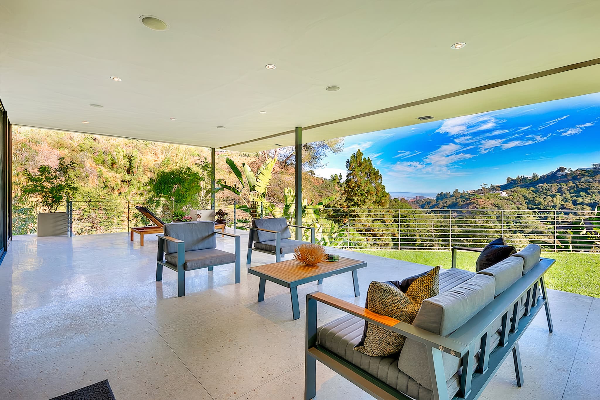 Bel Air, Los Angeles — Luxury furnished apartment in Bel Air, Los Angeles