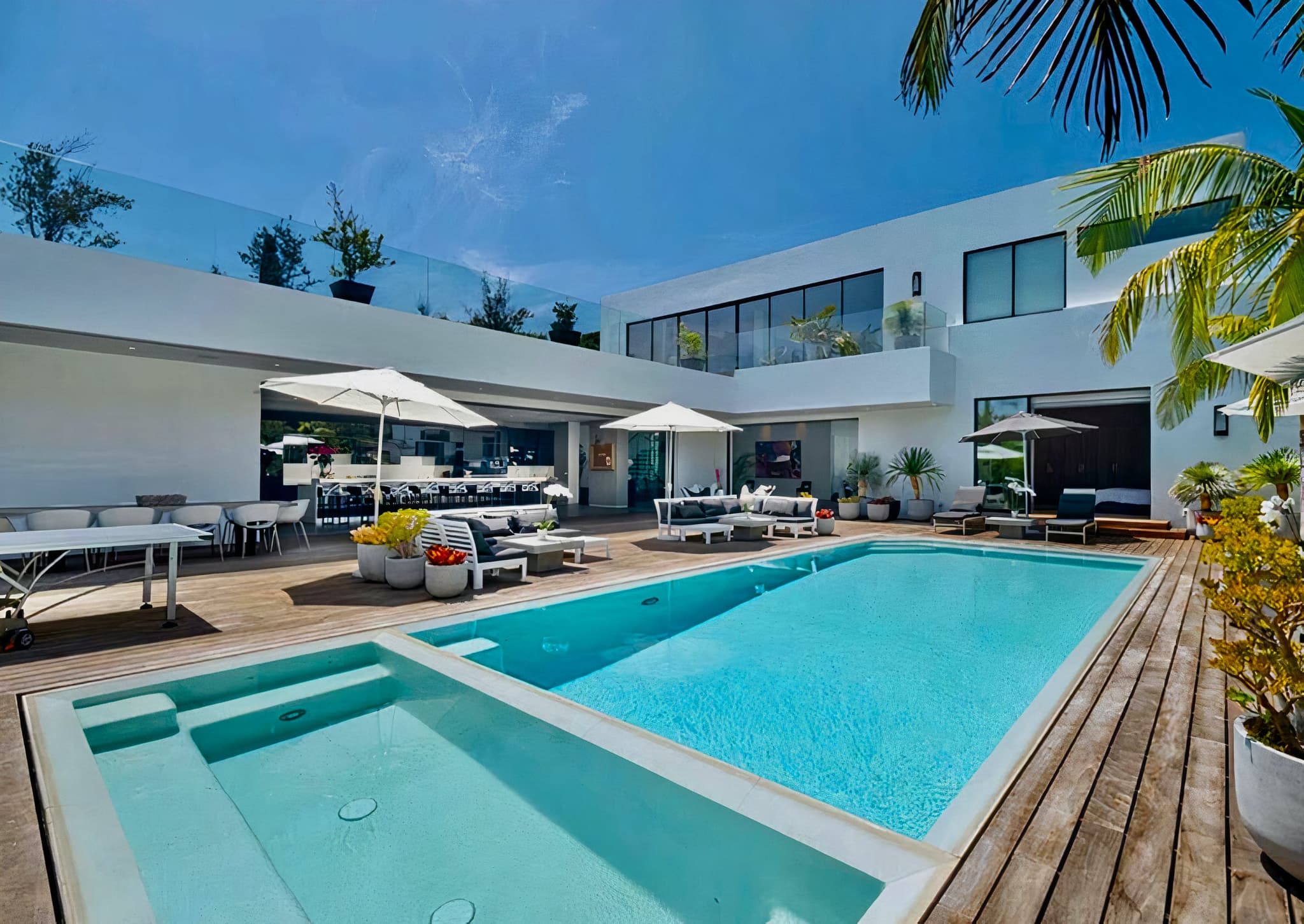 Beverly Crest, Los Angeles — Luxury furnished apartment in Beverly Crest, Los Angeles