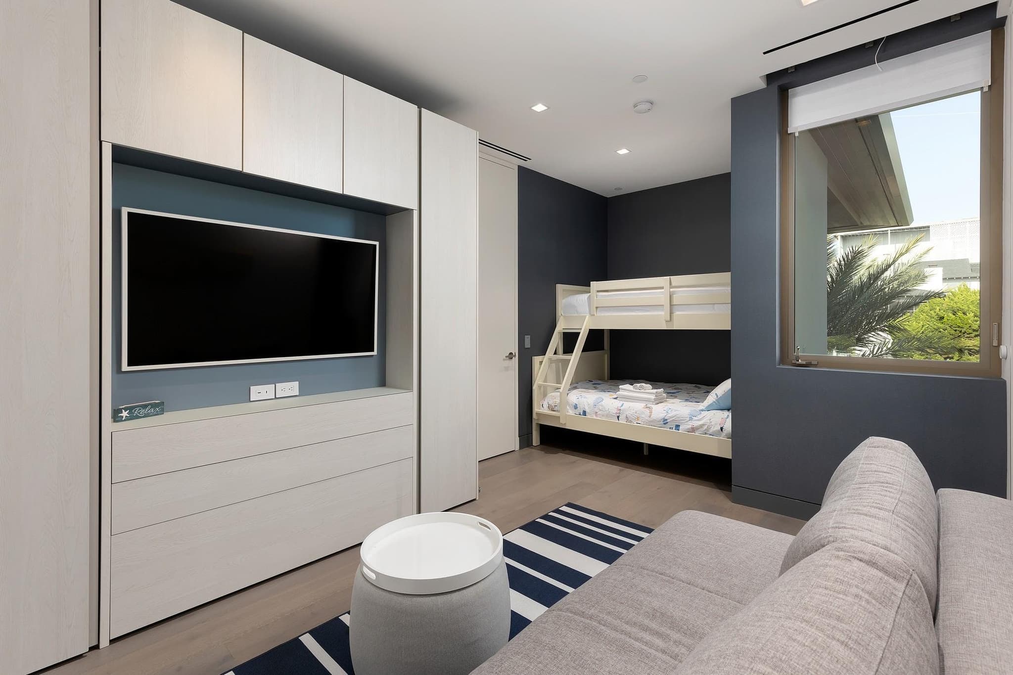 La Jolla, San Diego — Luxury furnished apartment in La Jolla, San Diego