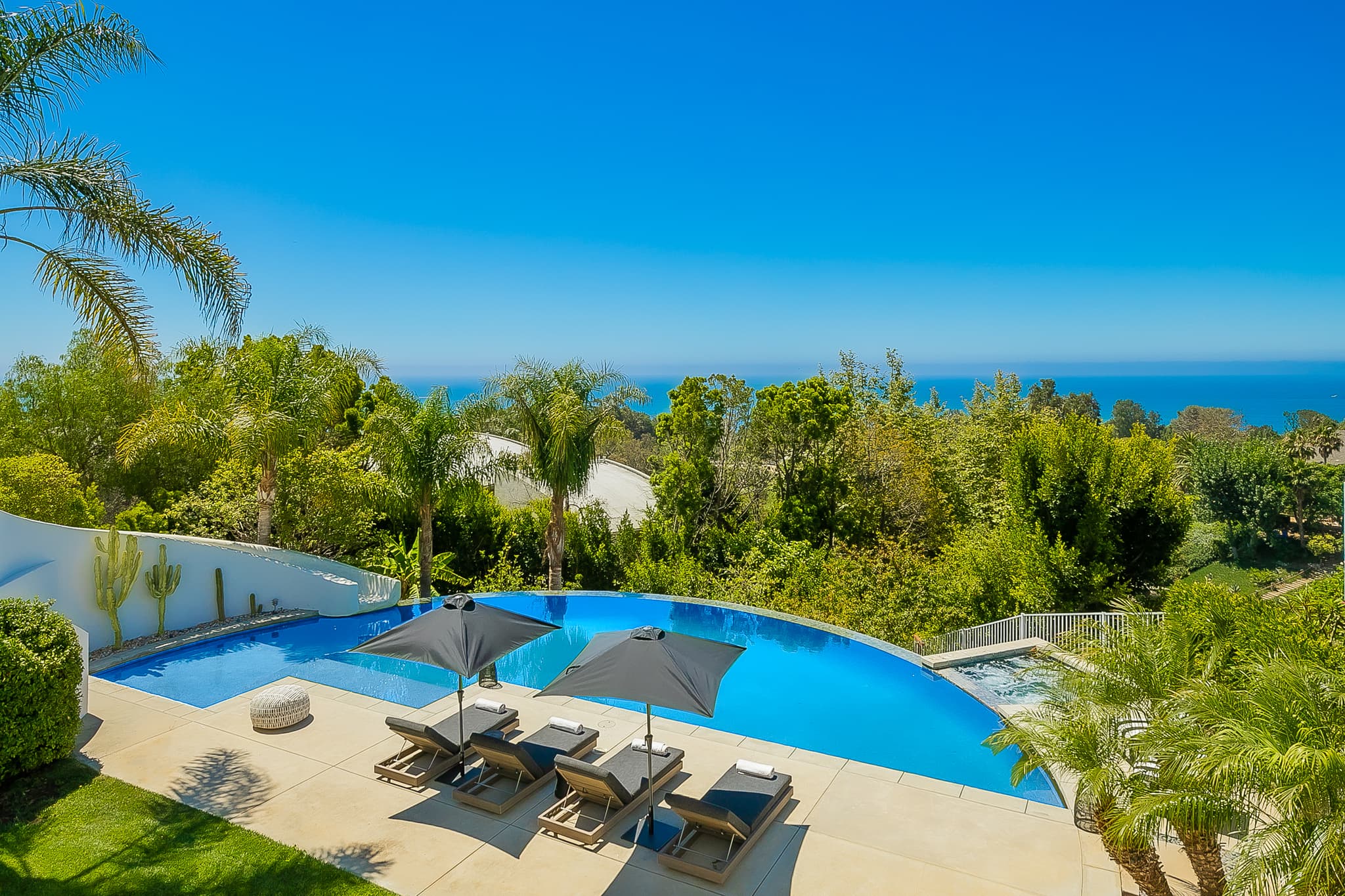 Inland Malibu, Los Angeles — Luxury furnished apartment in Inland Malibu, Los Angeles