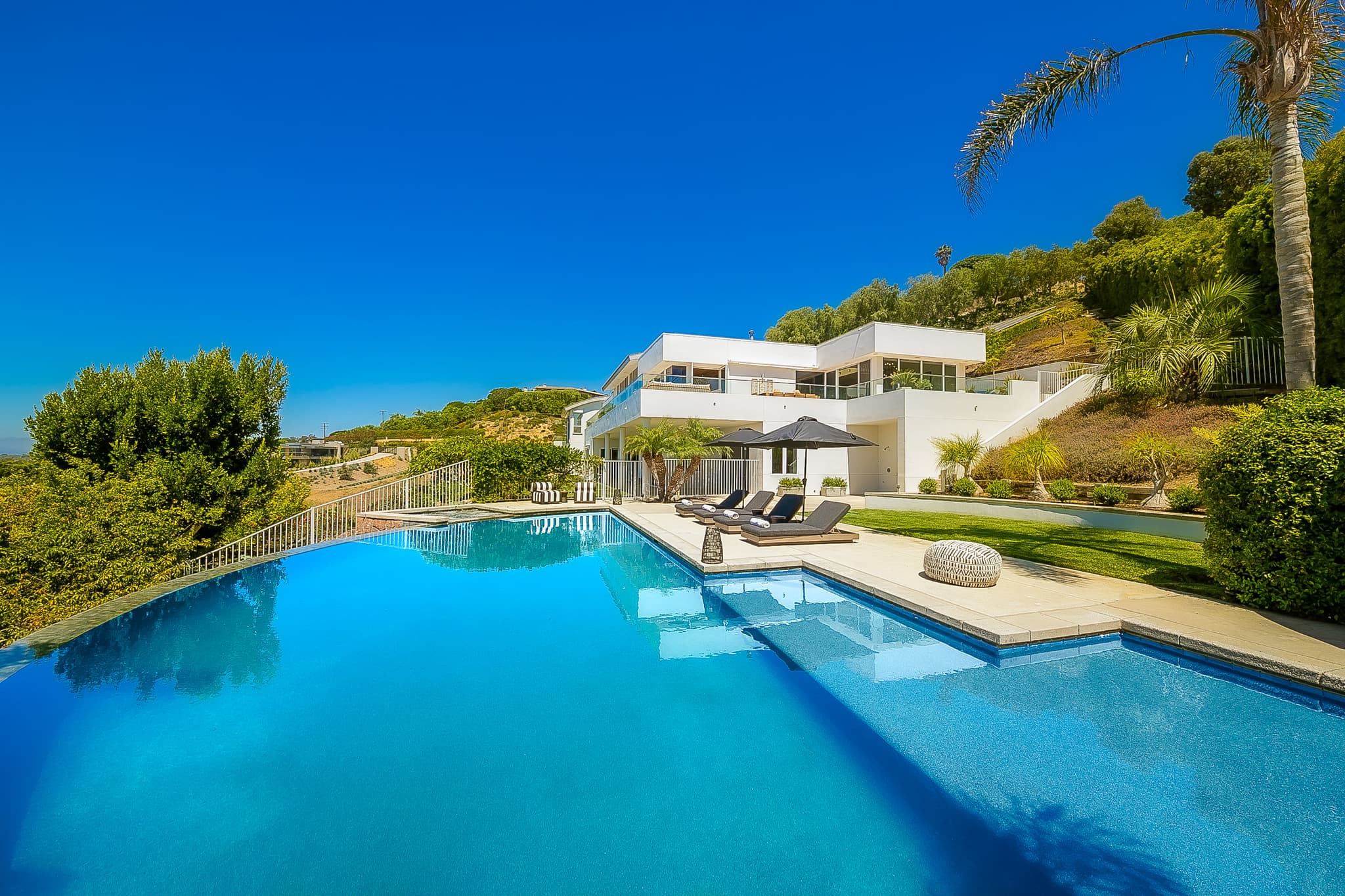 Inland Malibu, Los Angeles — Luxury furnished apartment in Inland Malibu, Los Angeles