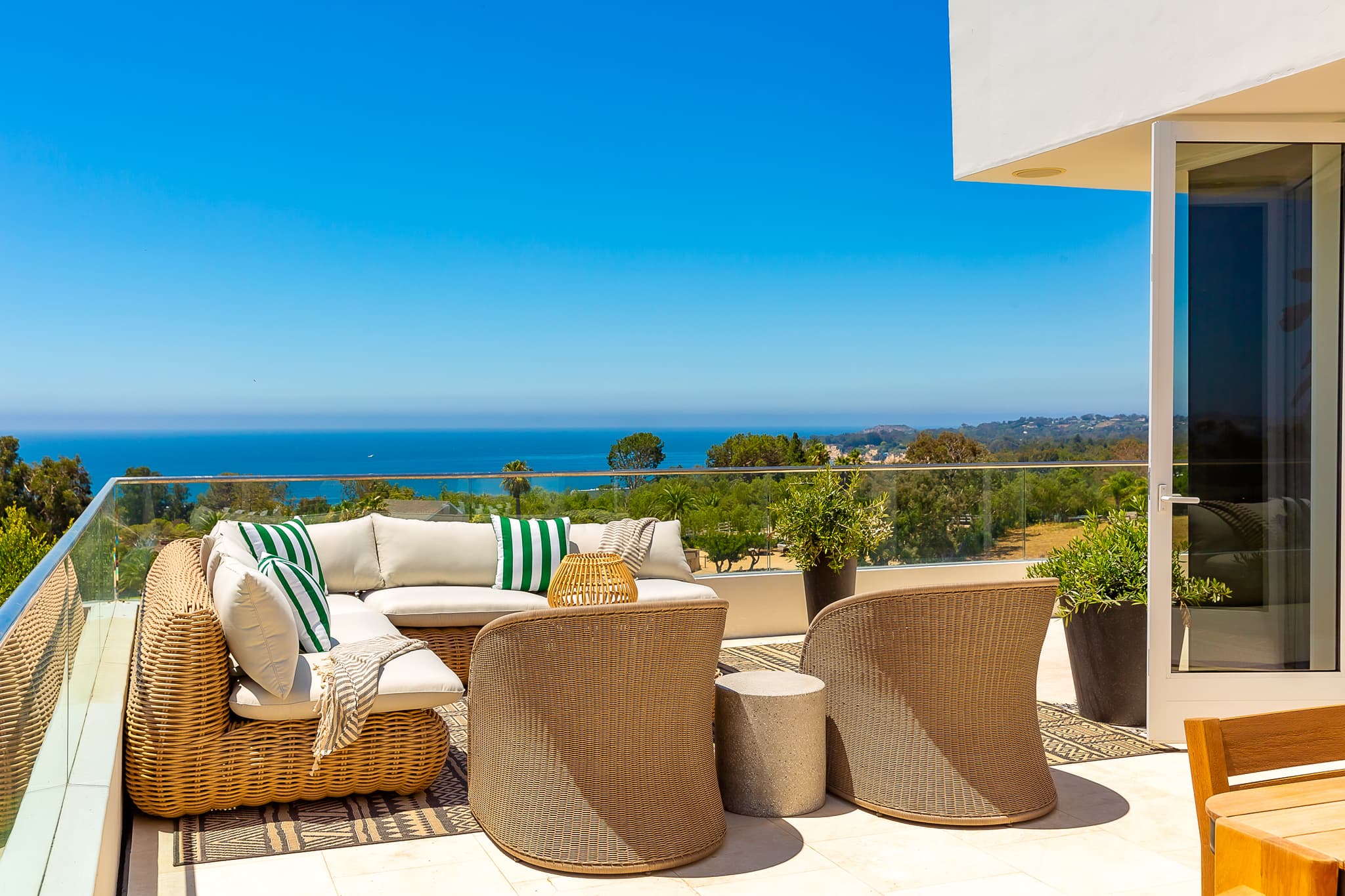 Inland Malibu, Los Angeles — Luxury furnished apartment in Inland Malibu, Los Angeles