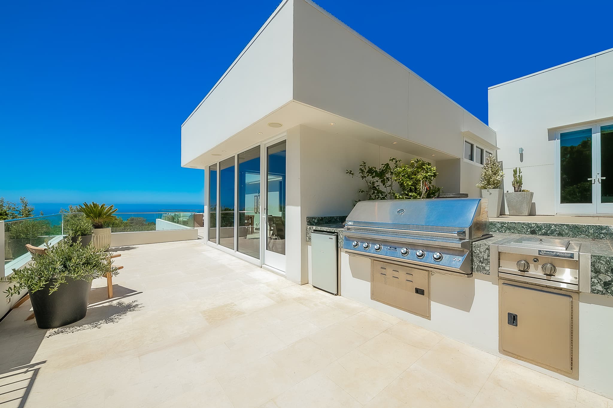 Inland Malibu, Los Angeles — Luxury furnished apartment in Inland Malibu, Los Angeles