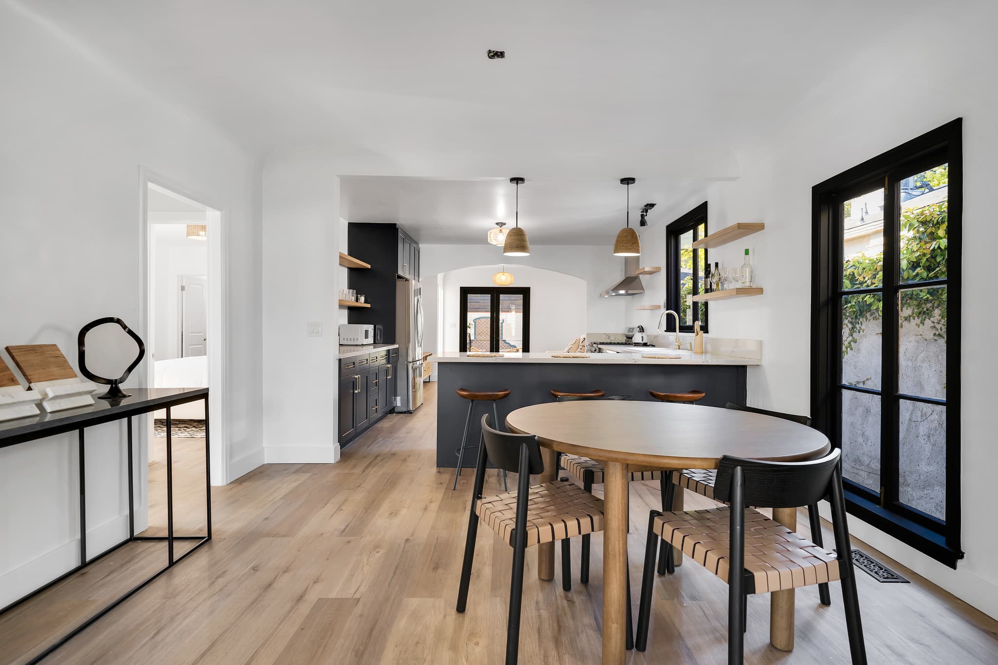 Beverly Grove, Los Angeles — Luxury furnished apartment in Beverly Grove, Los Angeles