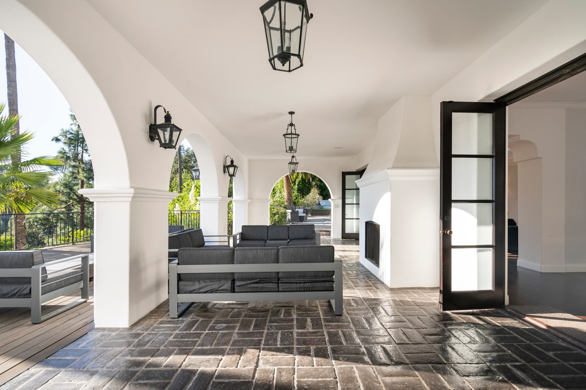 Studio City, Los Angeles — Luxury furnished apartment in Studio City, Los Angeles