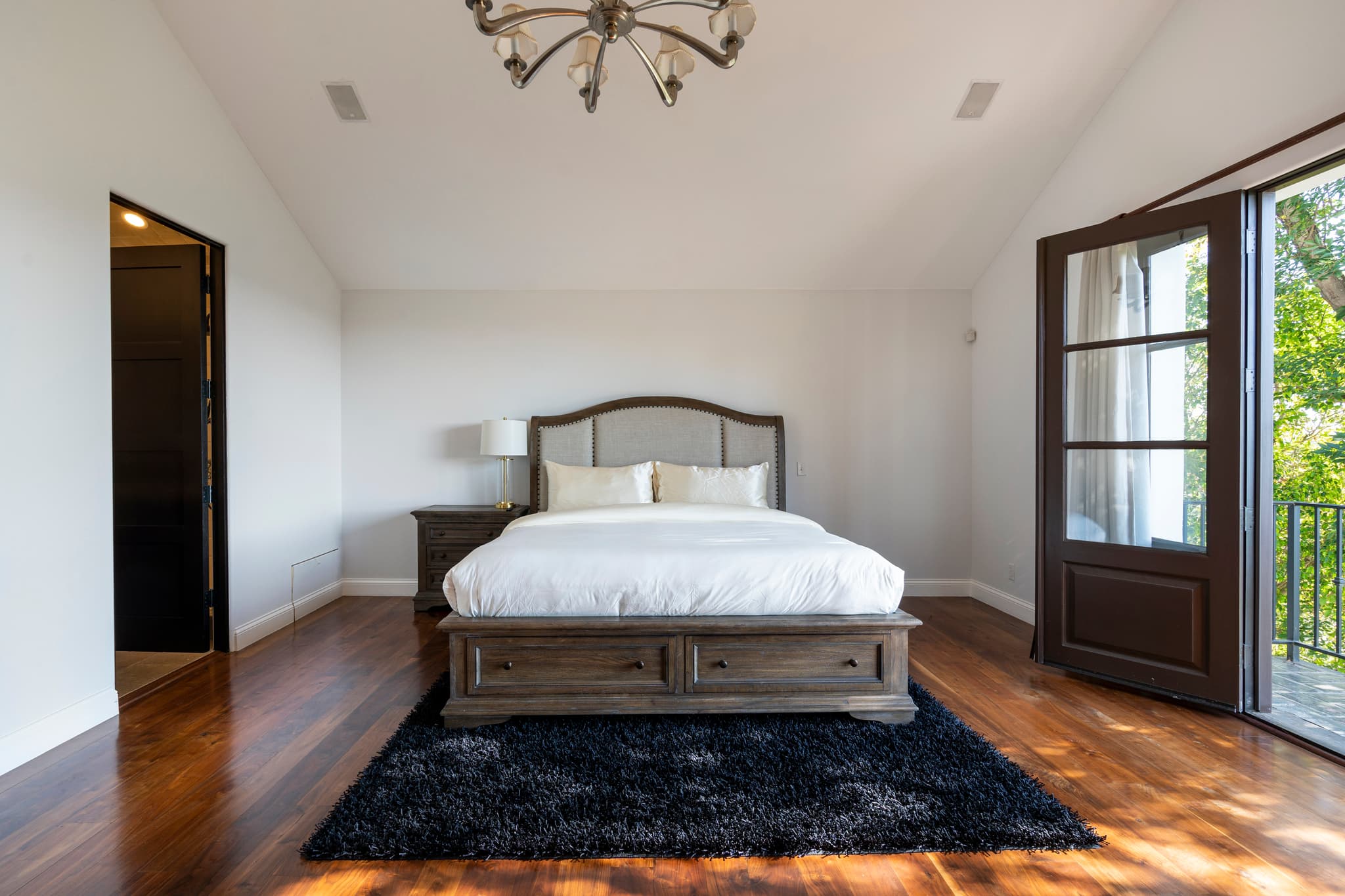 Studio City, Los Angeles — Luxury furnished apartment in Studio City, Los Angeles