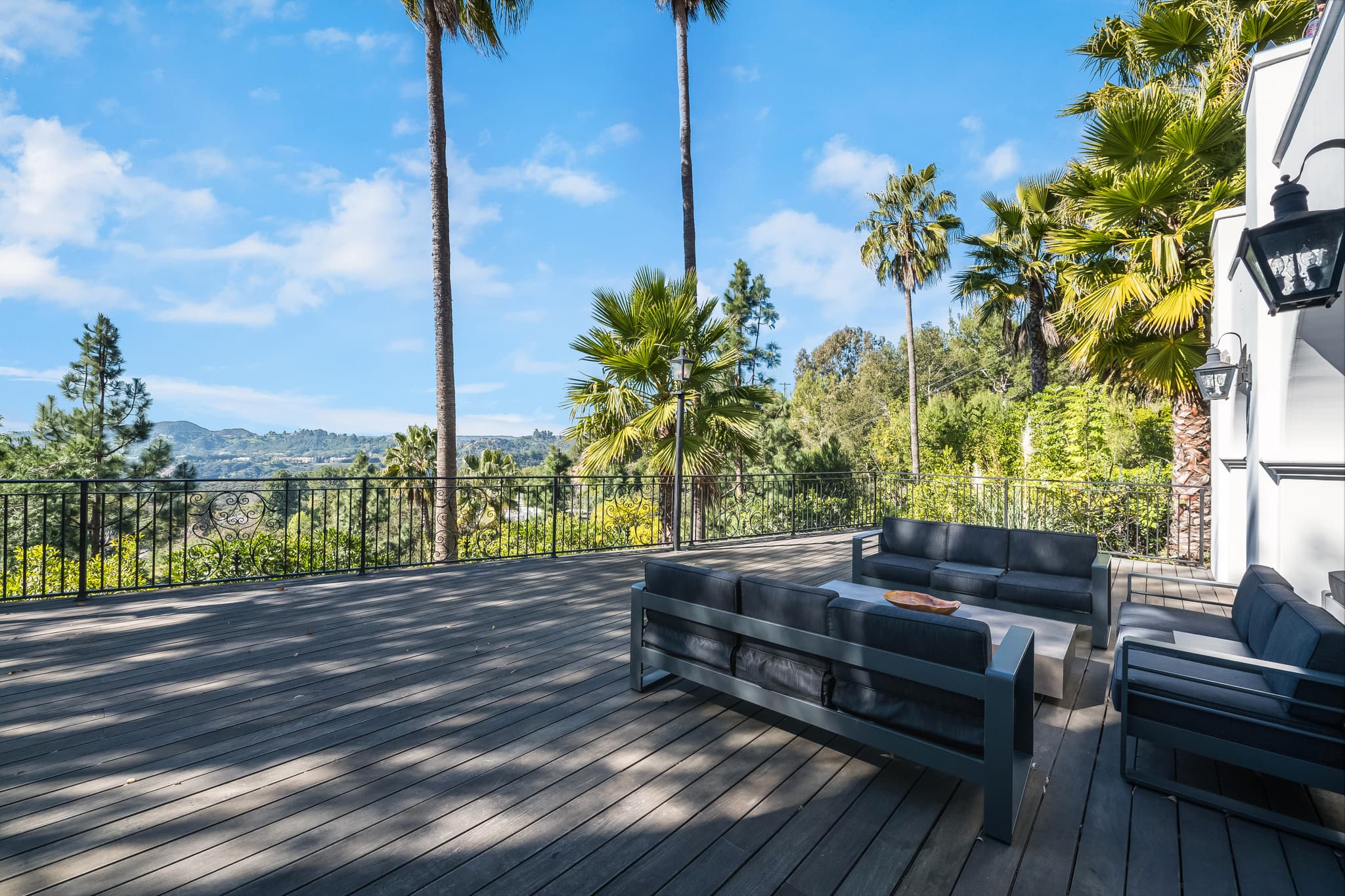 Studio City, Los Angeles — Luxury furnished apartment in Studio City, Los Angeles