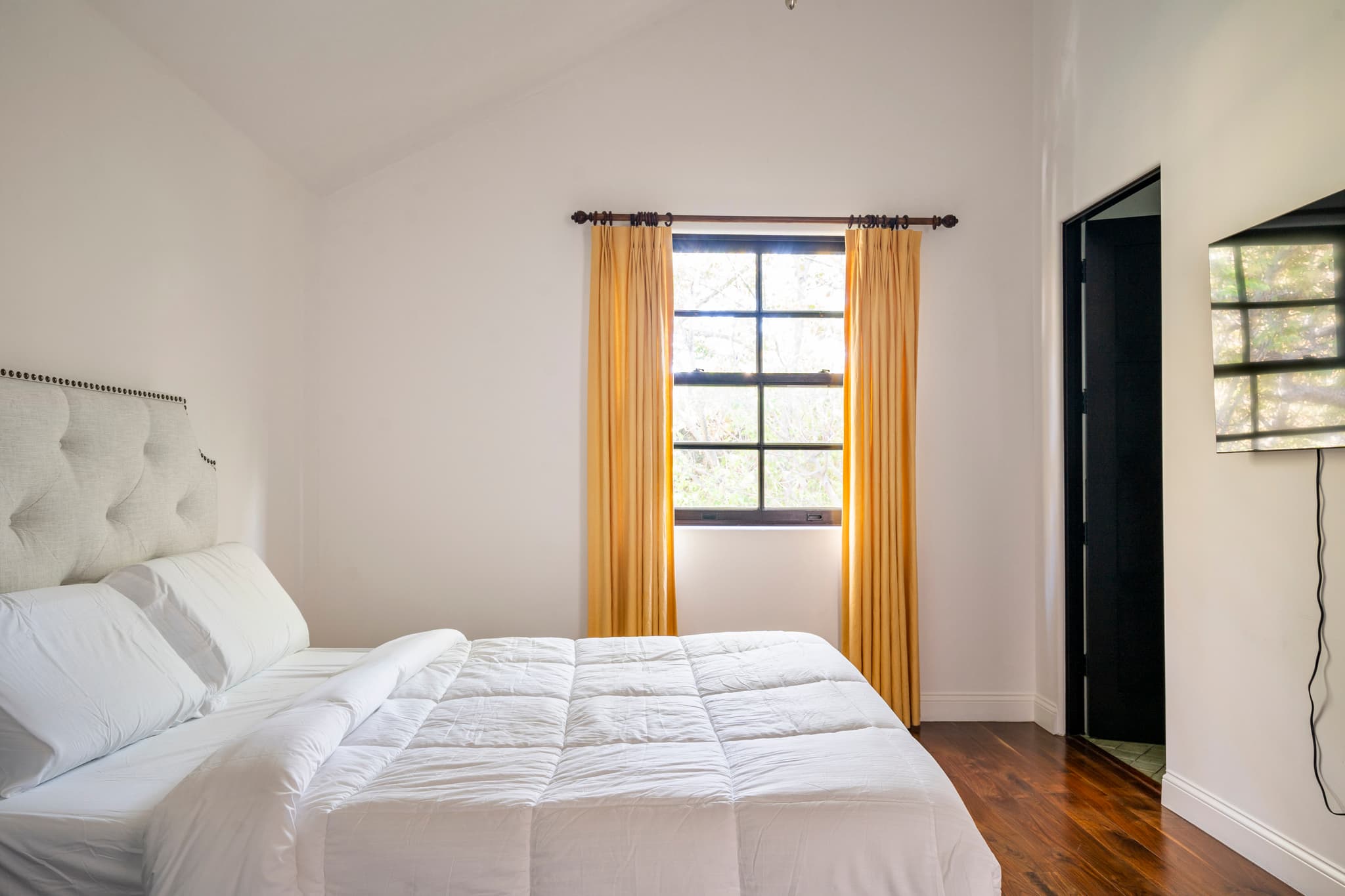 Studio City, Los Angeles — Luxury furnished apartment in Studio City, Los Angeles