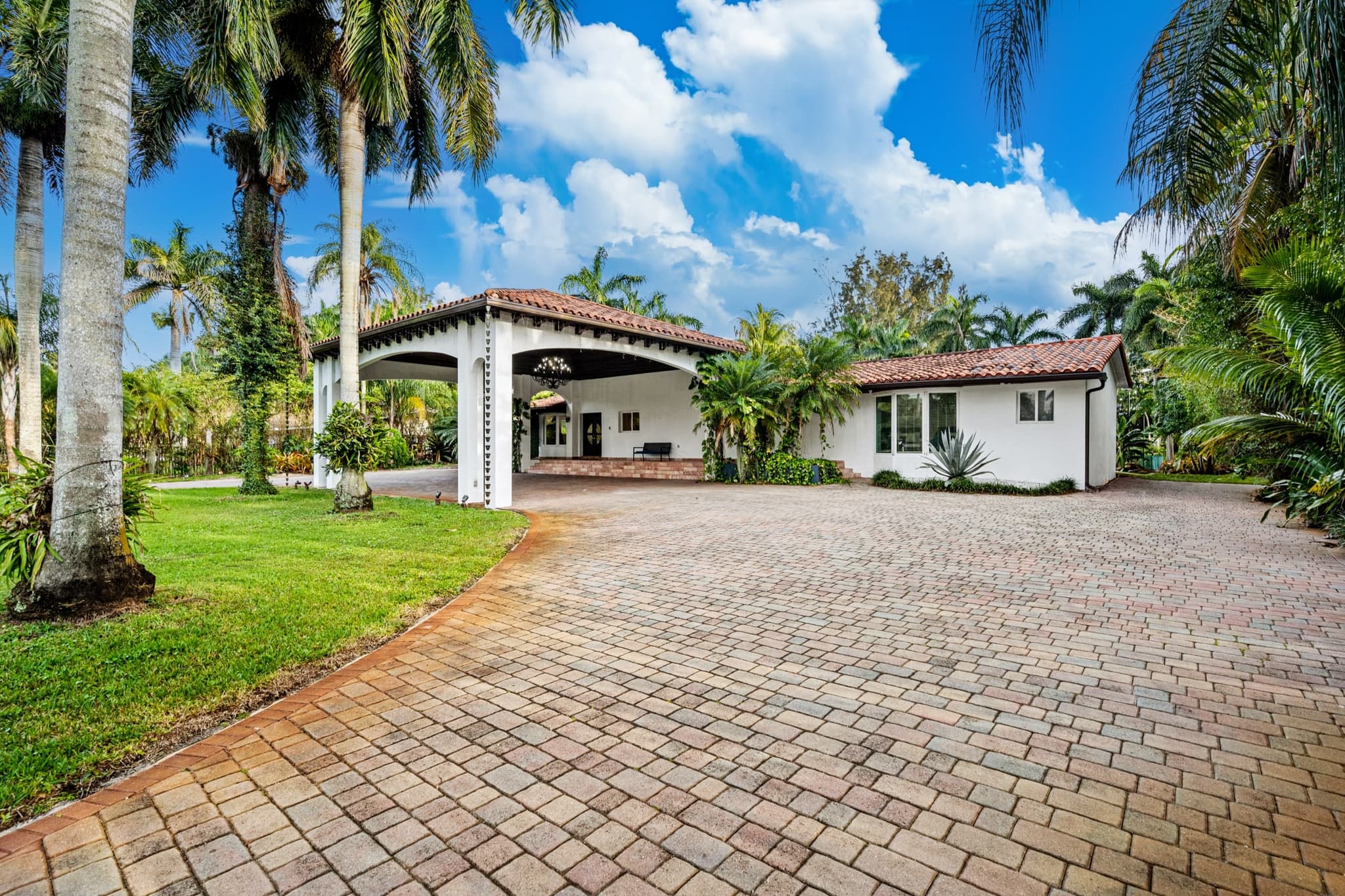 Surfside, Miami — Luxury furnished apartment in Surfside, Miami