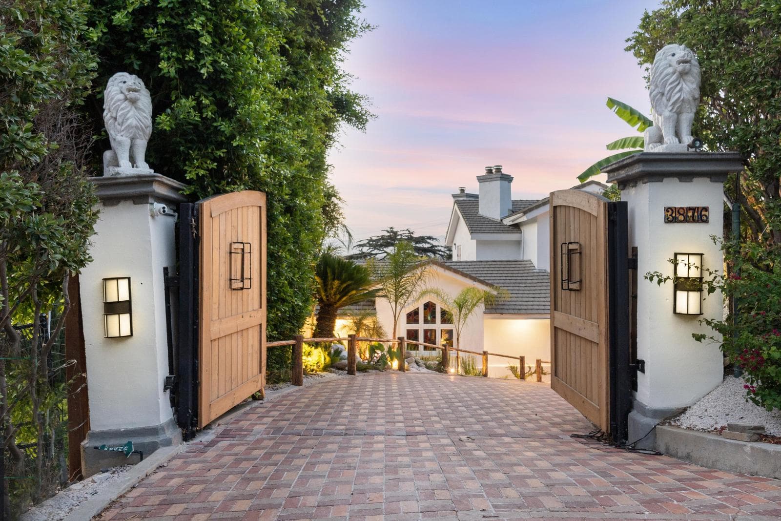 Studio City, Los Angeles — Luxury furnished apartment in Studio City, Los Angeles