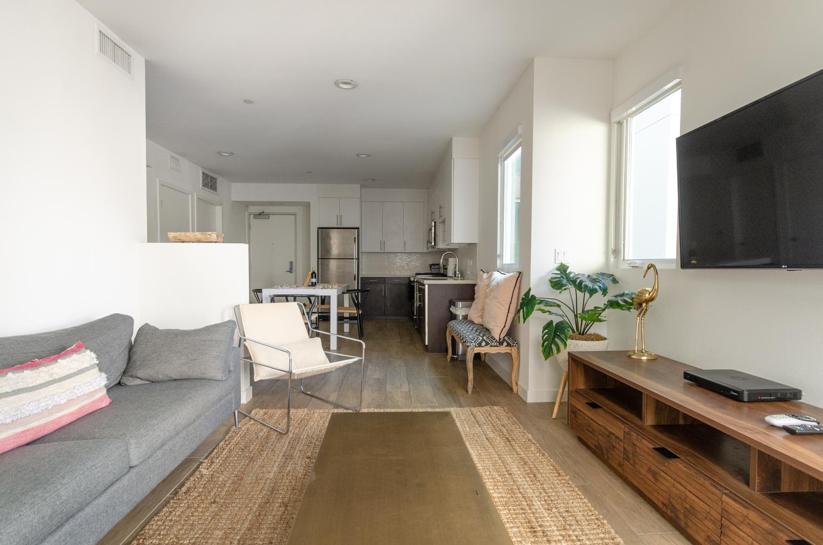 Miracle Mile & La Brea, Los Angeles — Luxury furnished apartment in Miracle Mile & La Brea, Los Angeles