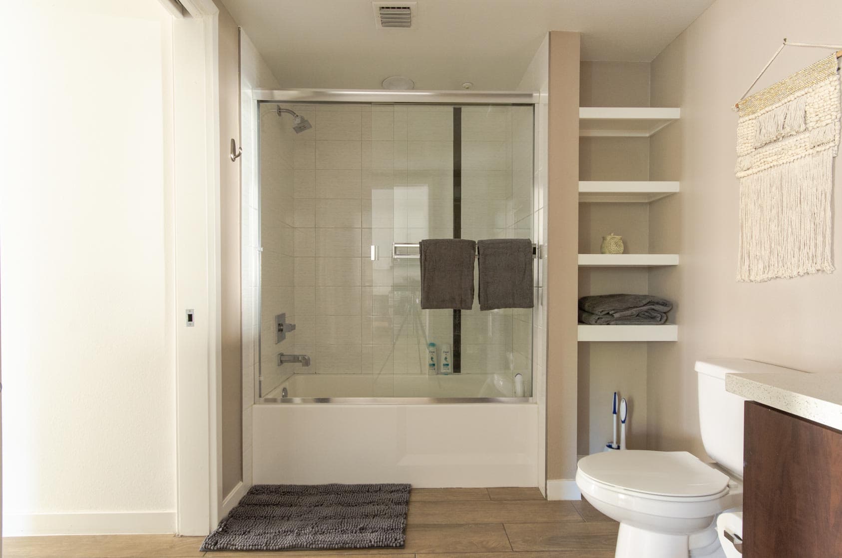 Miracle Mile & La Brea, Los Angeles — Luxury furnished apartment in Miracle Mile & La Brea, Los Angeles