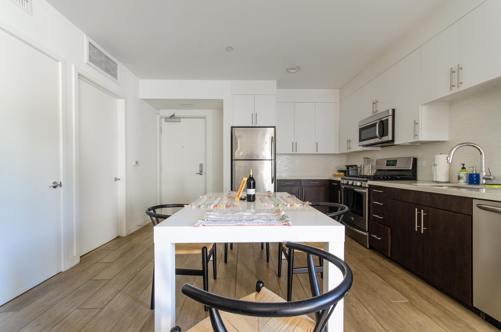 Miracle Mile & La Brea, Los Angeles — Luxury furnished apartment in Miracle Mile & La Brea, Los Angeles