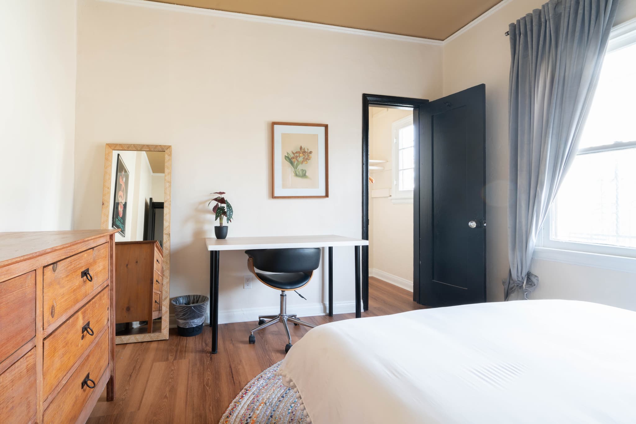 Jefferson Park, Los Angeles — Luxury furnished apartment in Jefferson Park, Los Angeles