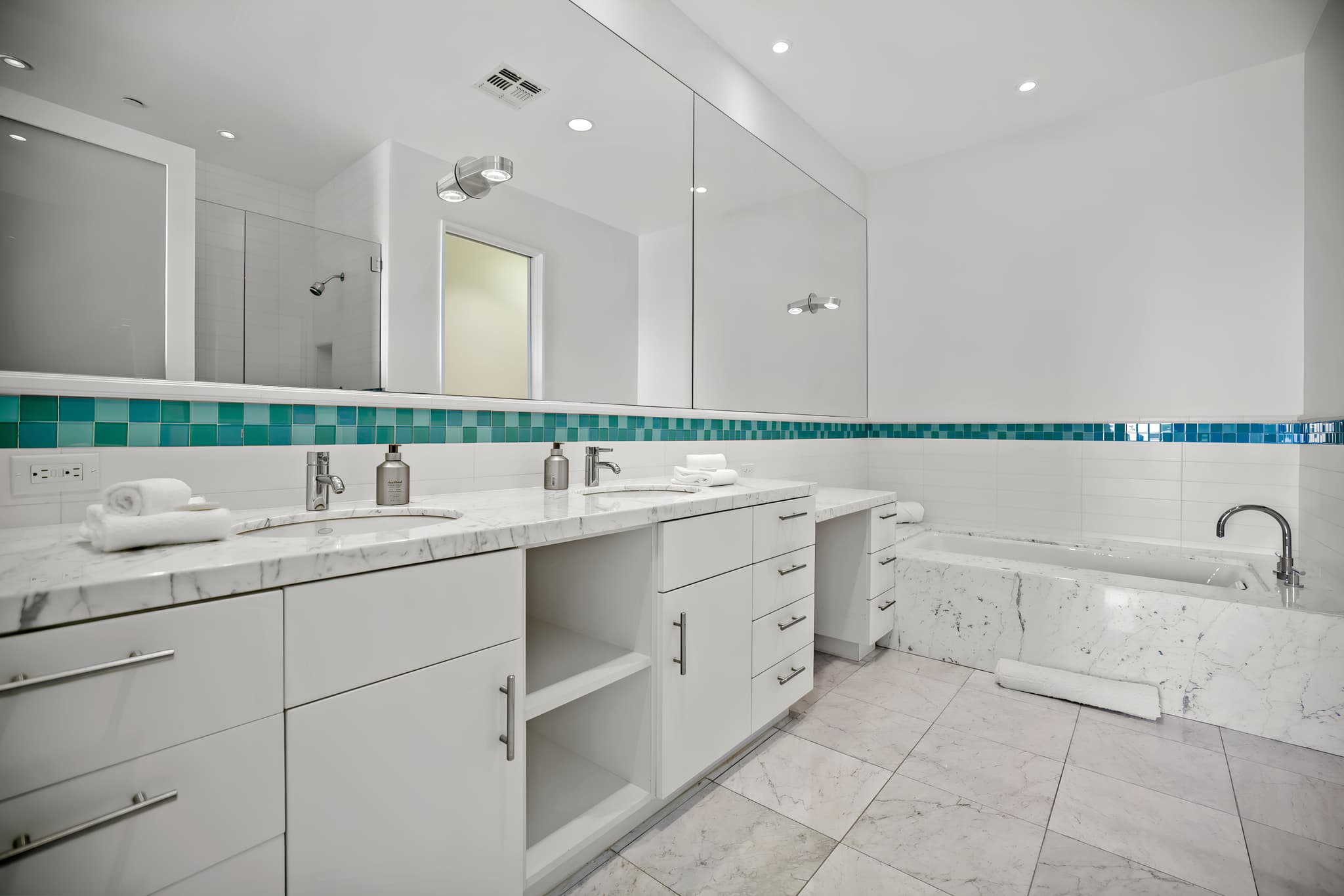 Inland Malibu, Los Angeles — Luxury furnished apartment in Inland Malibu, Los Angeles