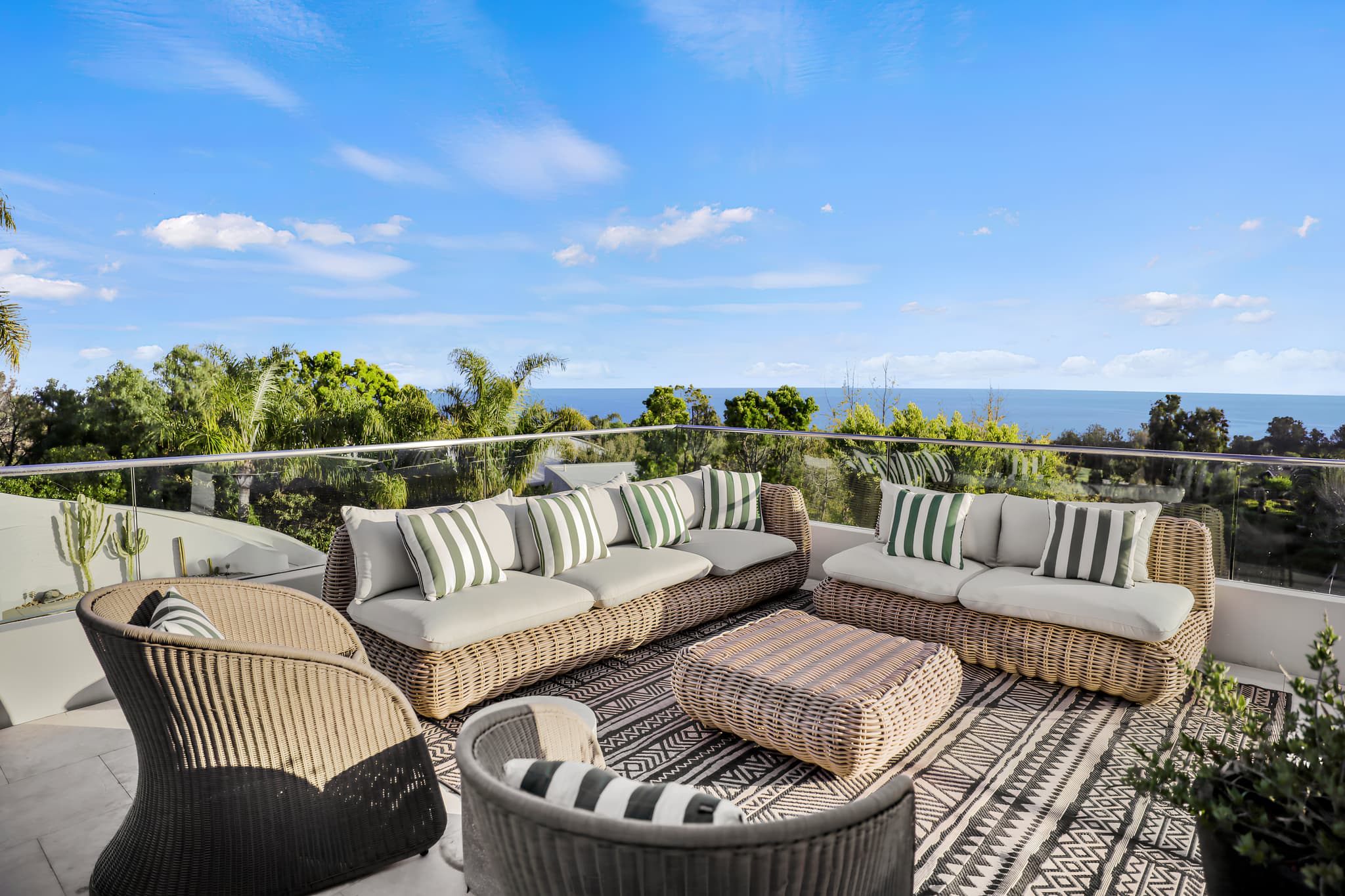 Inland Malibu, Los Angeles — Luxury furnished apartment in Inland Malibu, Los Angeles