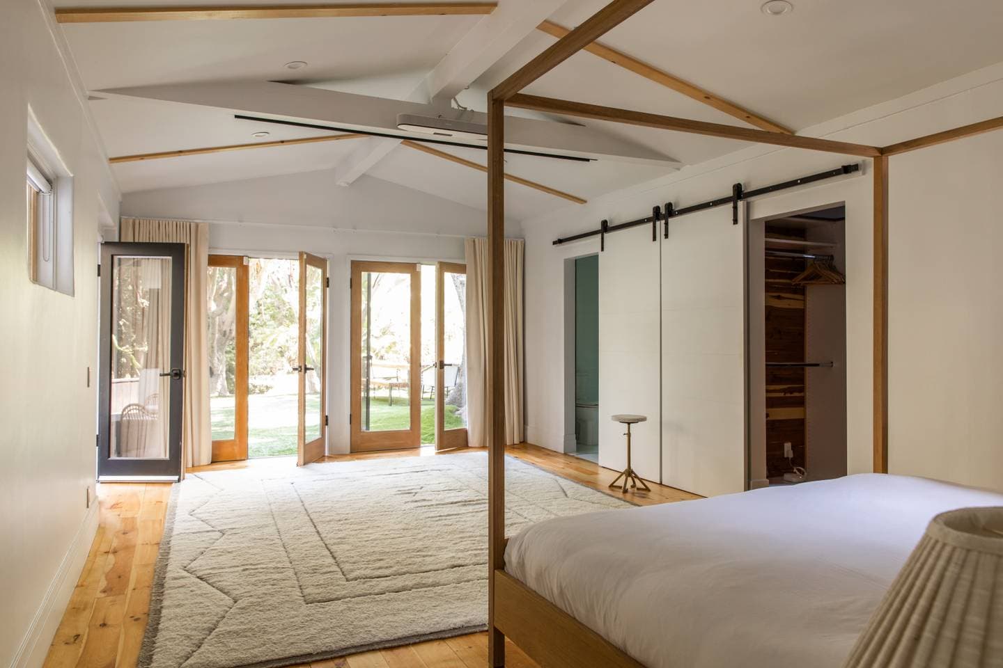 Hollywood Hills, Los Angeles — Luxury furnished apartment in Hollywood Hills, Los Angeles