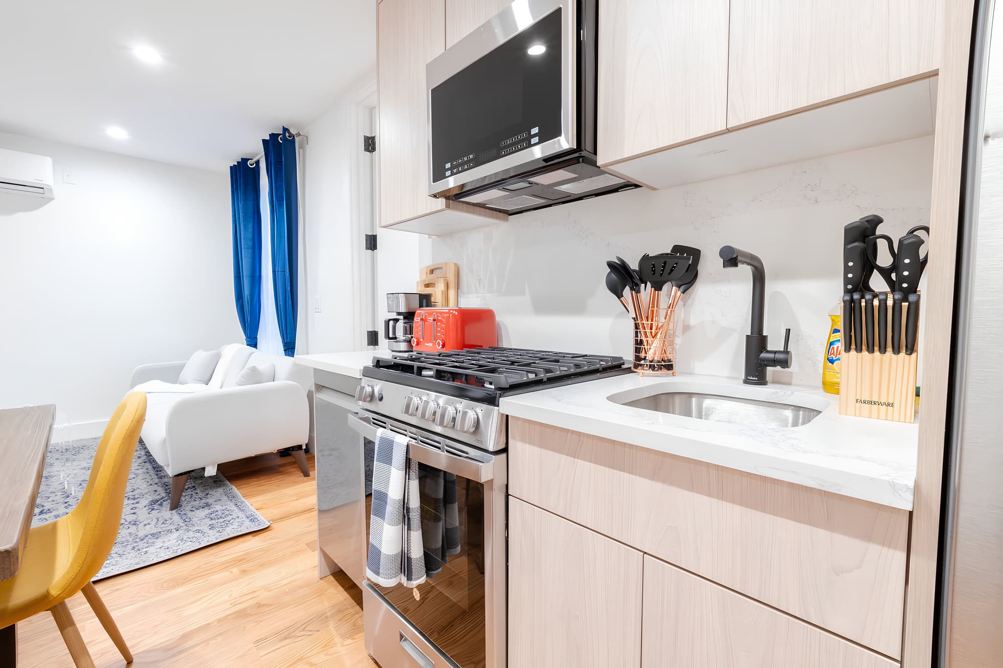 East Williamsburg, East Williamsburg — Luxury furnished apartment in East Williamsburg, New York City