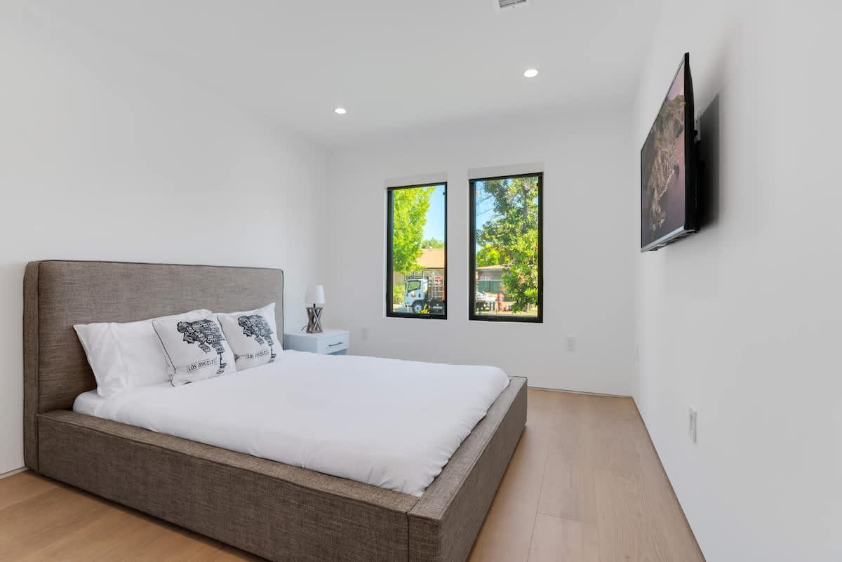 Encino, Los Angeles — Luxury furnished apartment in Encino, Los Angeles