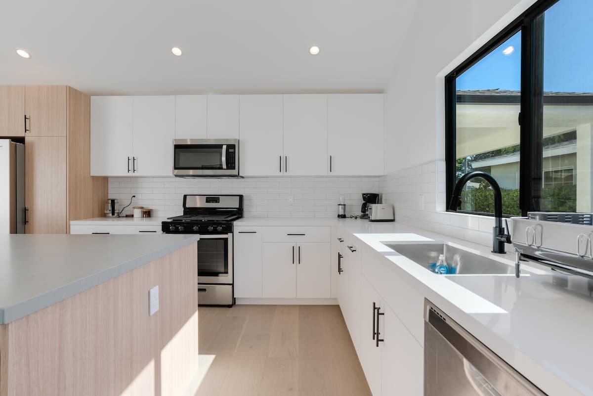 Encino, Los Angeles — Luxury furnished apartment in Encino, Los Angeles