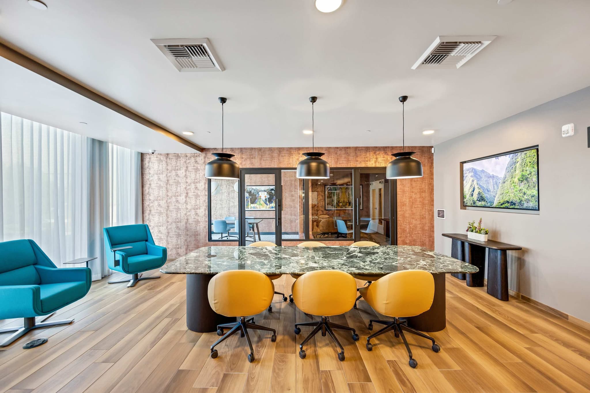 Franklin Village, Los Angeles — Luxury furnished apartment in Franklin Village, Los Angeles