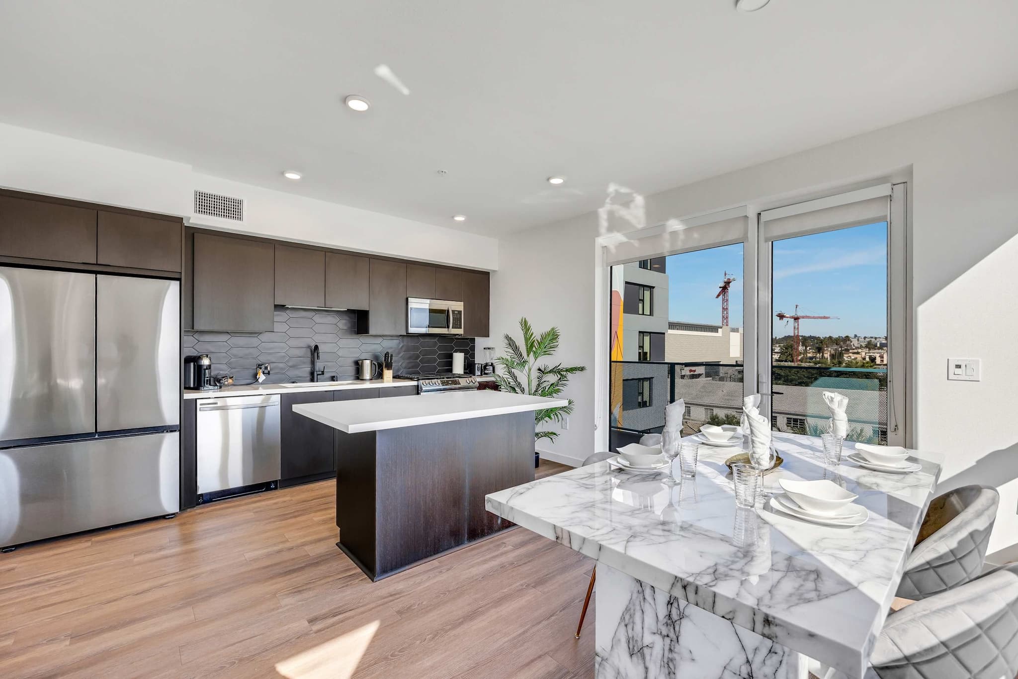 Franklin Village, Los Angeles — Luxury furnished apartment in Franklin Village, Los Angeles