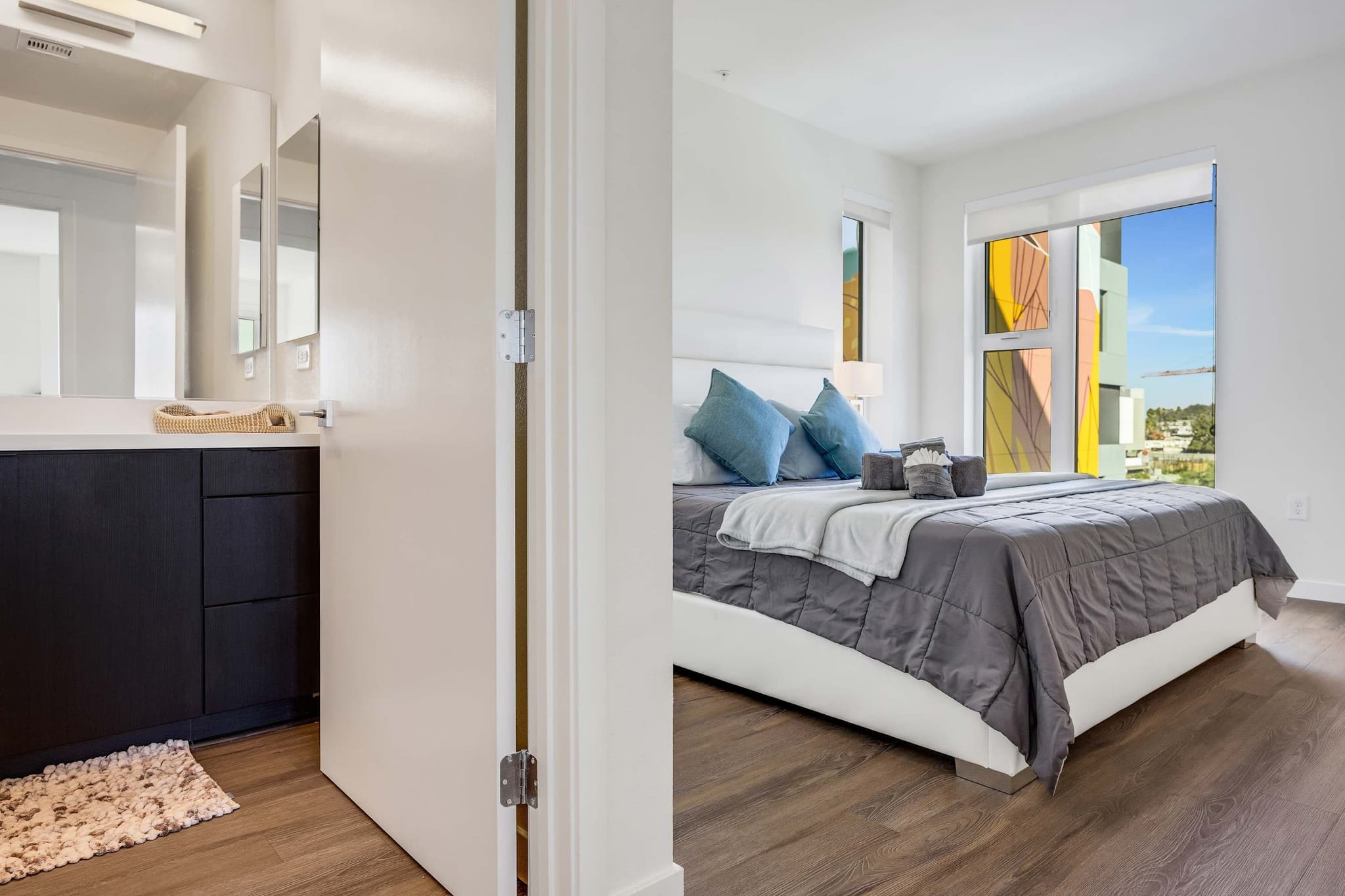 Franklin Village, Los Angeles — Luxury furnished apartment in Franklin Village, Los Angeles