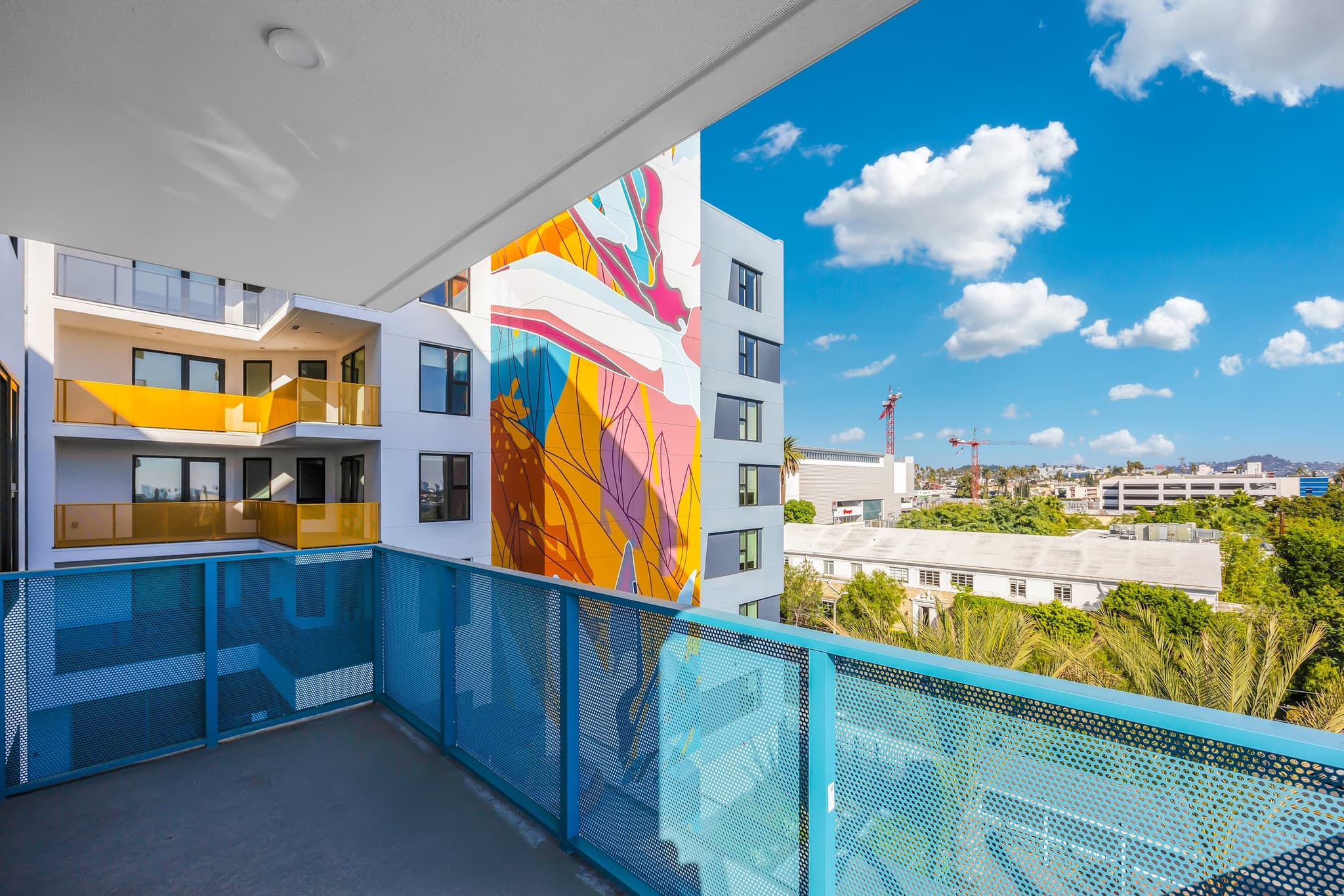 Franklin Village, Los Angeles — Luxury furnished apartment in Franklin Village, Los Angeles