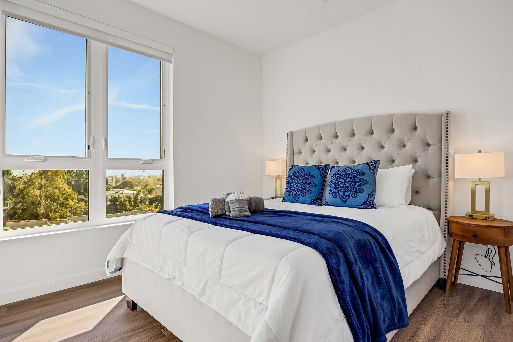 Franklin Village, Los Angeles — Luxury furnished apartment in Franklin Village, Los Angeles