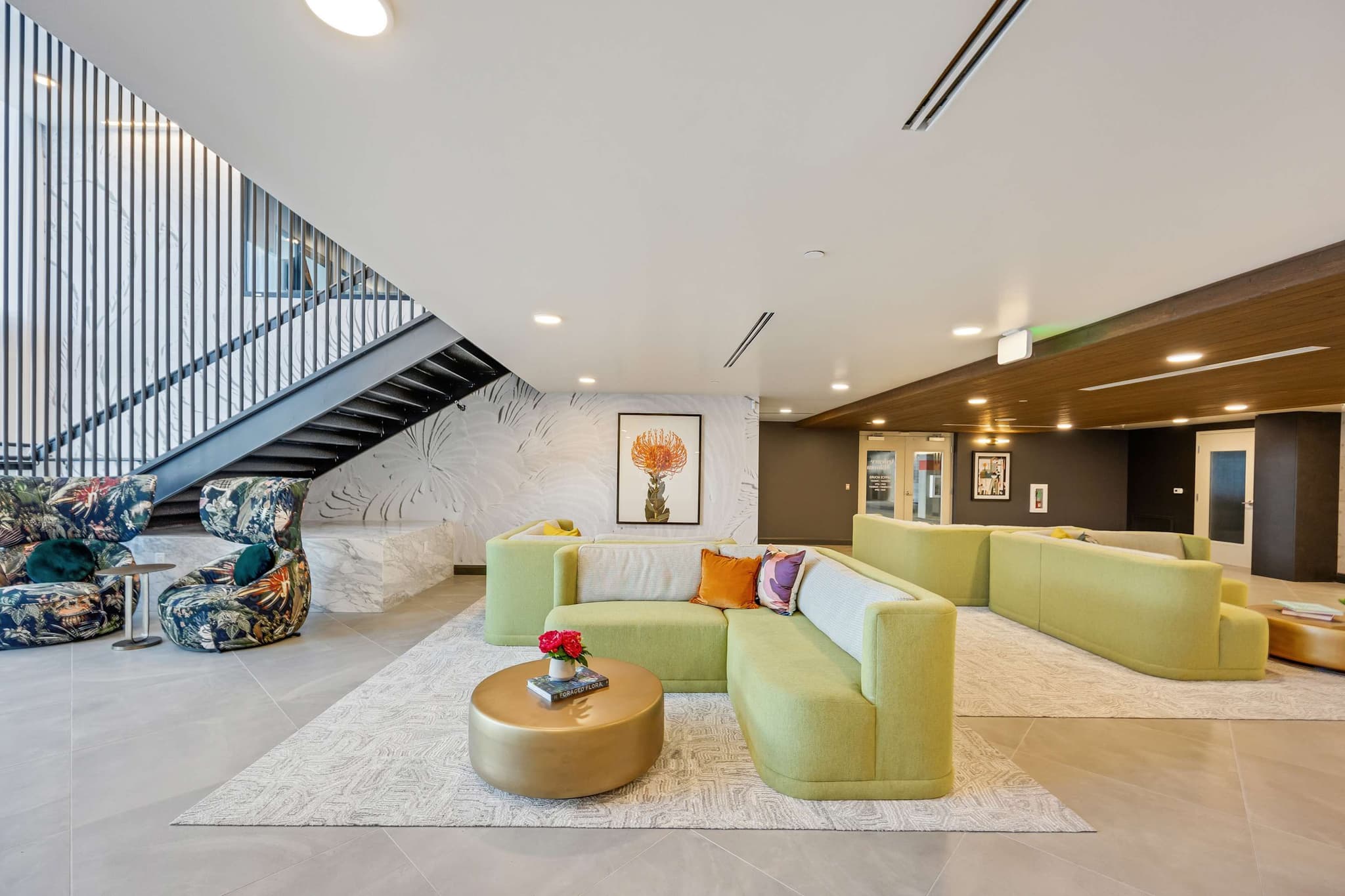 Franklin Village, Los Angeles — Luxury furnished apartment in Franklin Village, Los Angeles